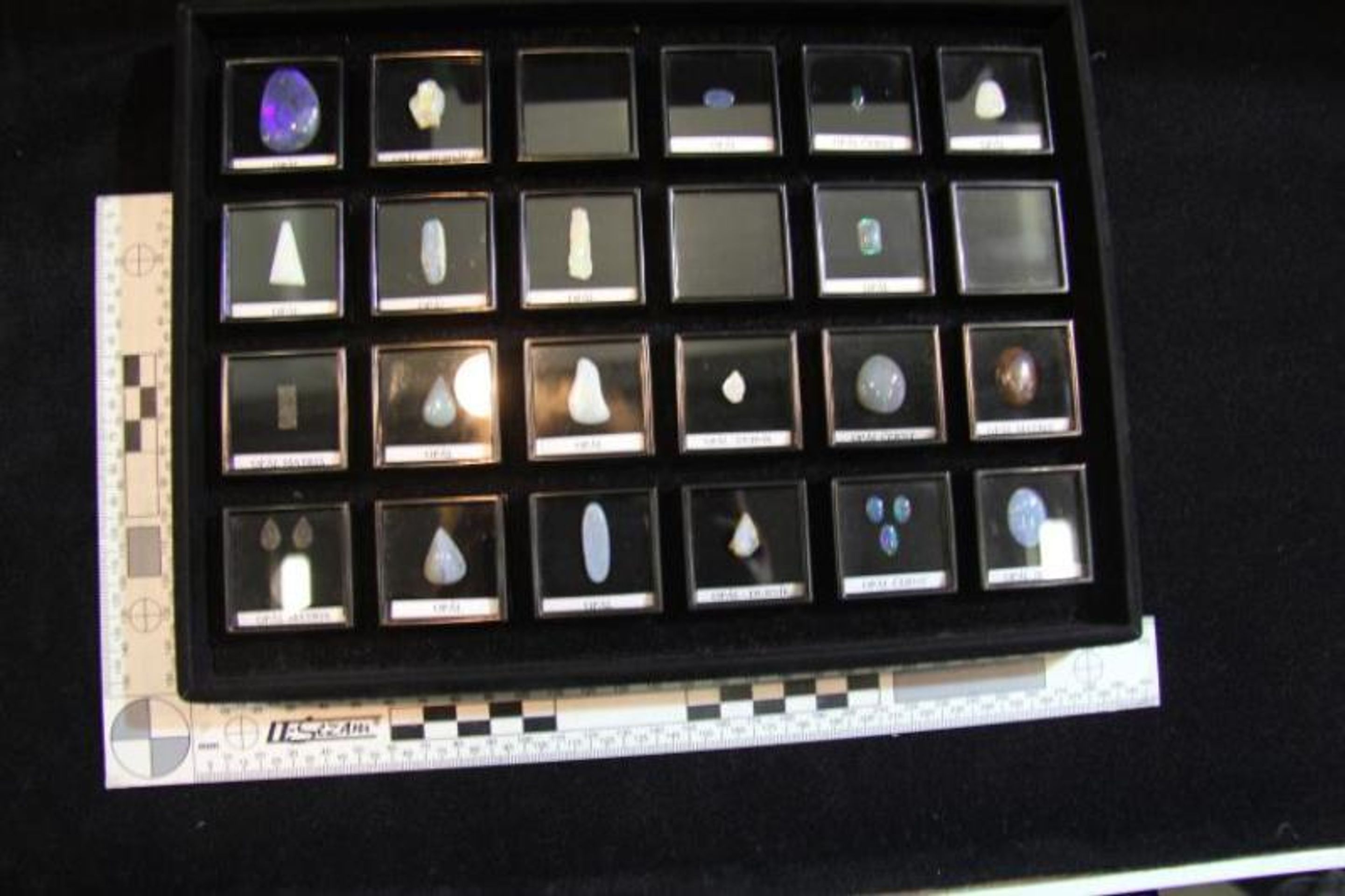 Krádež diamantů v Letňanech - 1 - GALERIE: Krádež diamantů v Letňanech (6/6)