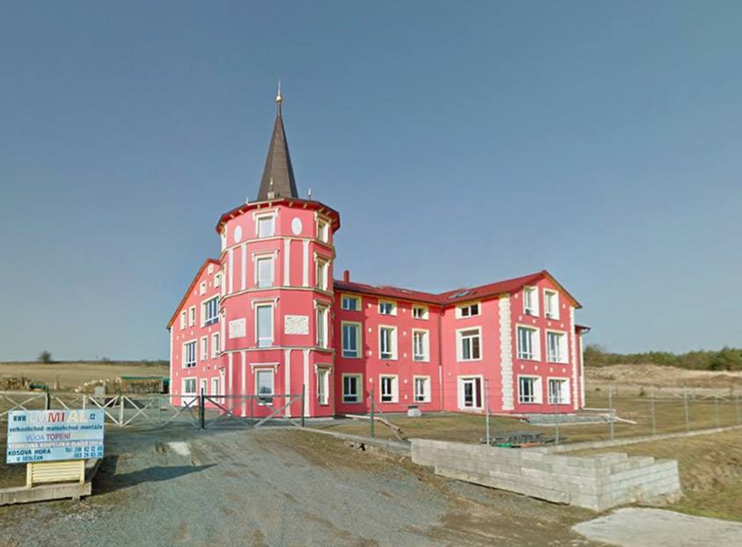 Architektonické peklo - nevkusné domky - 3 - GALERIE: Architektonické peklo - nevkusné domky (12/14)