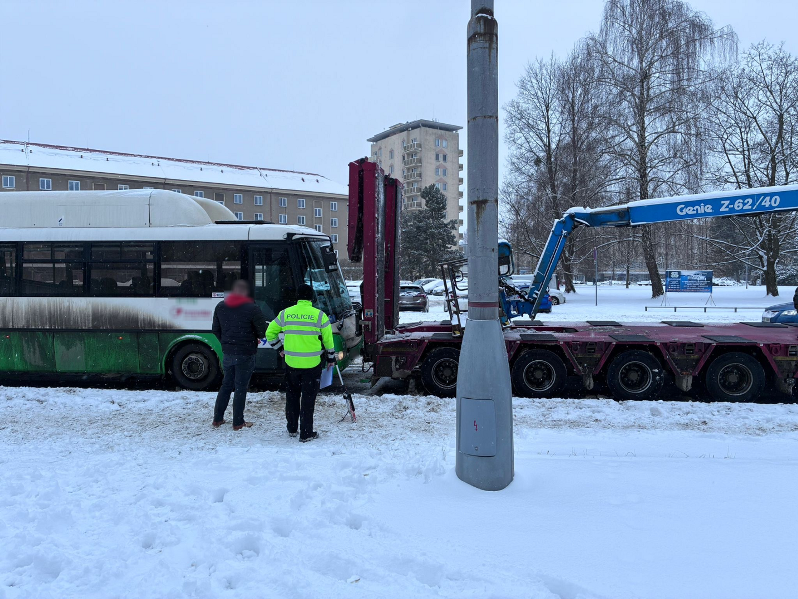 Střet autobusu s nákladním automobilem v Havířově - Střet autobusu s nákladním automobilem v Havířově (1/4)