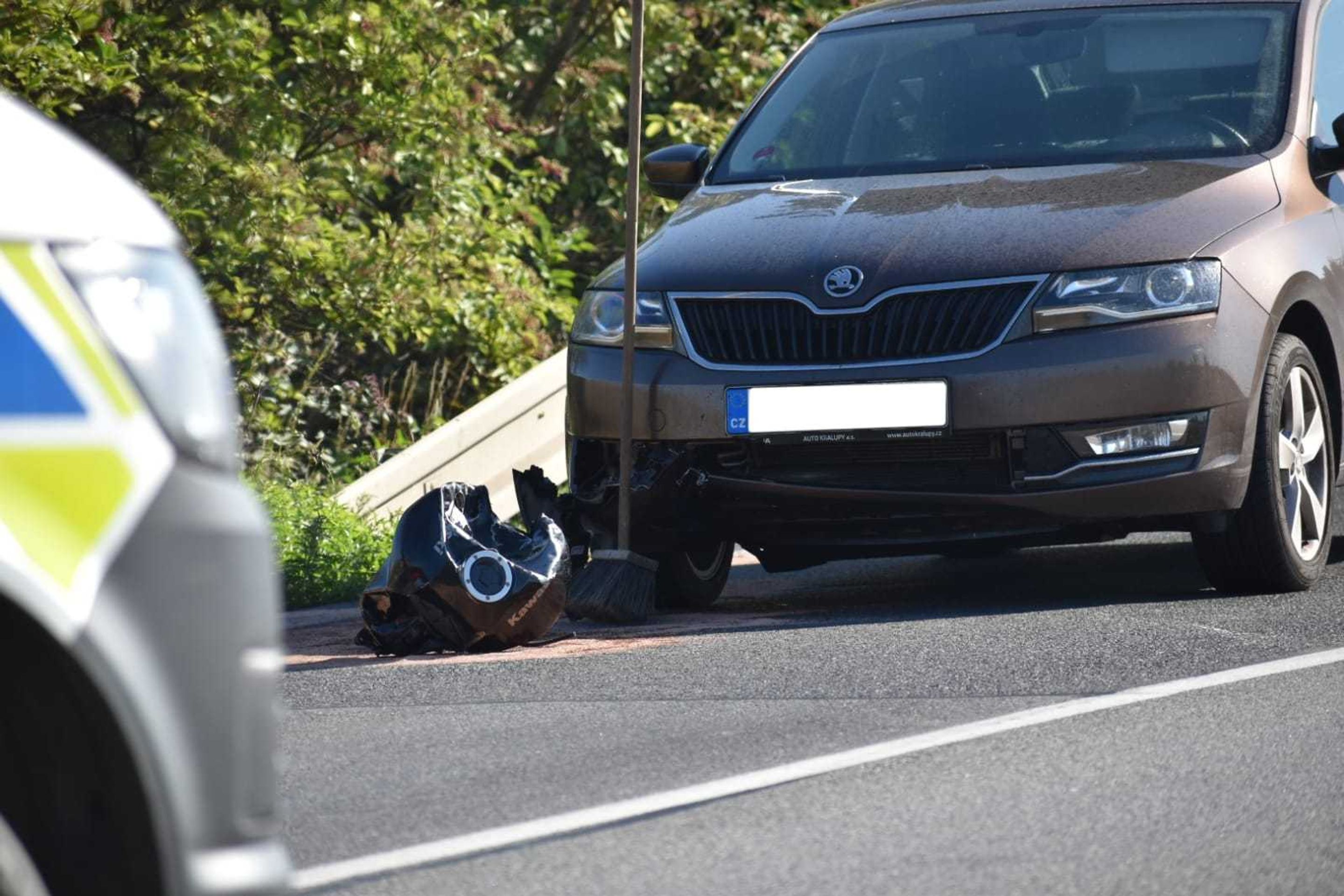Tragická nehoda motorkáře a auta - 3 - GALERIE: Tragická nehoda motorkáře a auta (8/10)