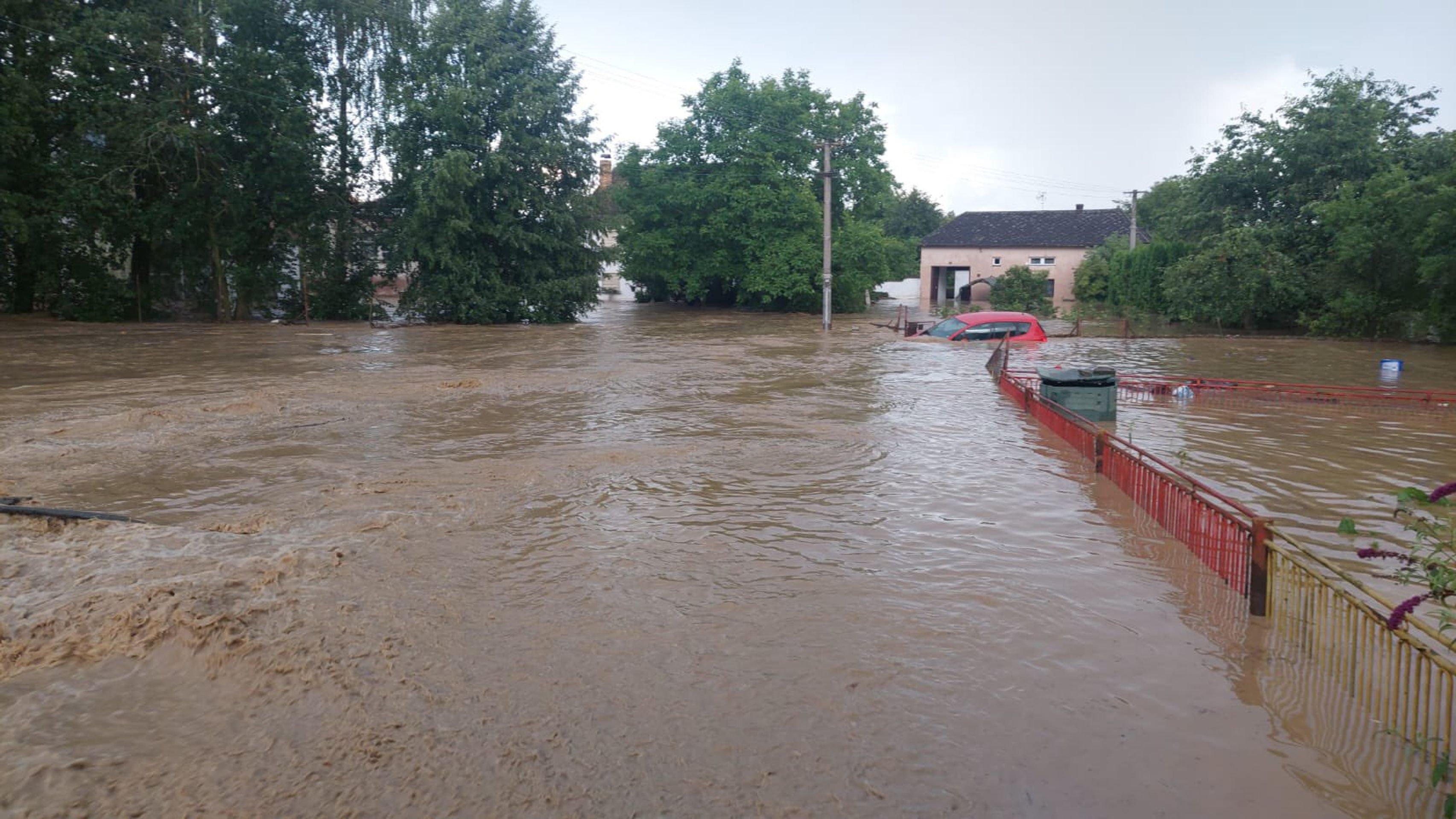 Bouře a bleskové povodně v Olomouckém kraji (2) - Českem se ženou prudké bouřky (5/23)
