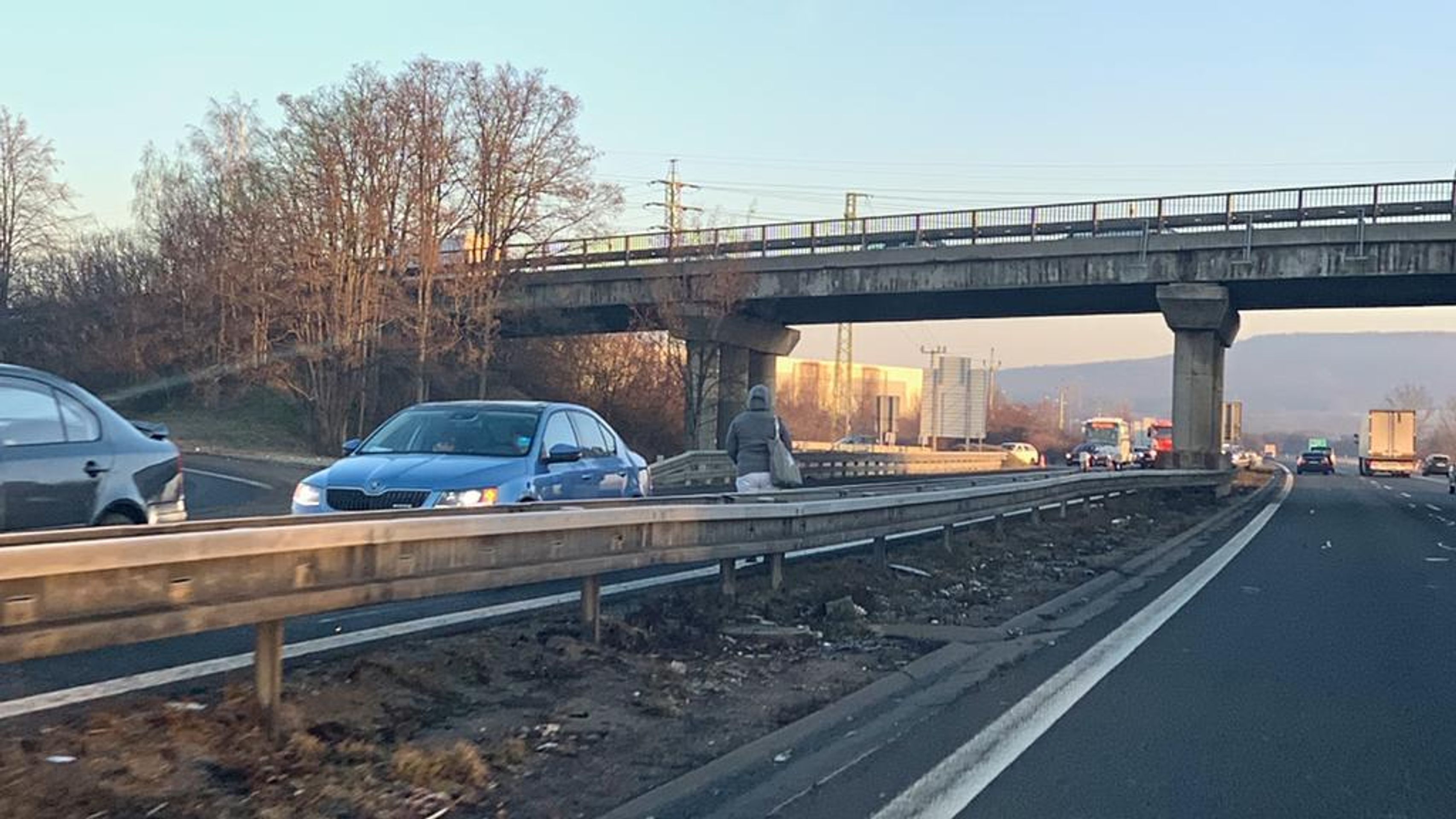 Hromadná nehoda sedmi aut u Mladé Boleslavi - 1 - GALERIE: Hromadná nehoda na D10 u Mladé Boleslavi (10/10)