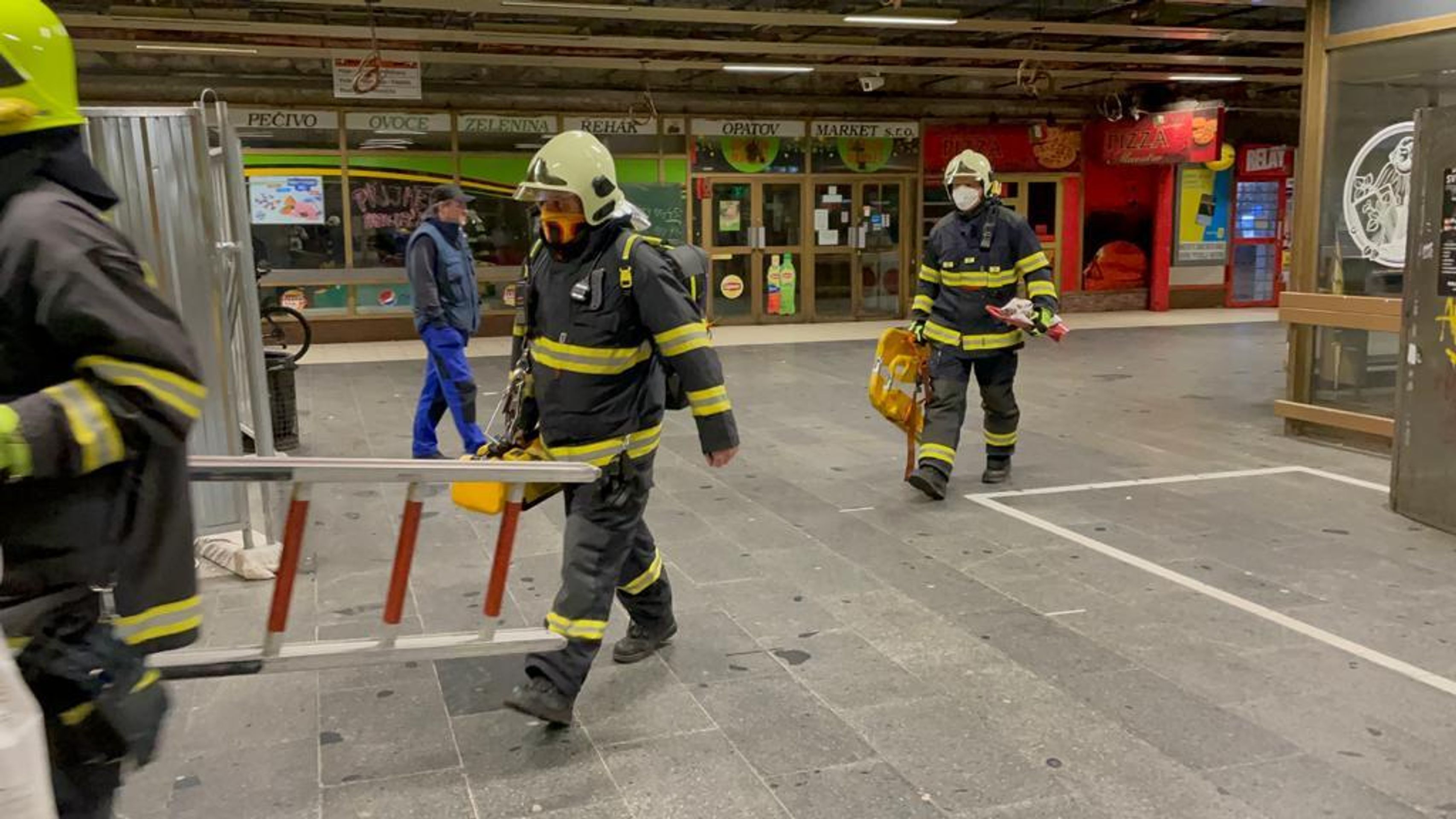 Muže shodil po hádce do kolejiště metra - 21 - GALERIE: Muže shodil po hádce do kolejiště metra (4/12)