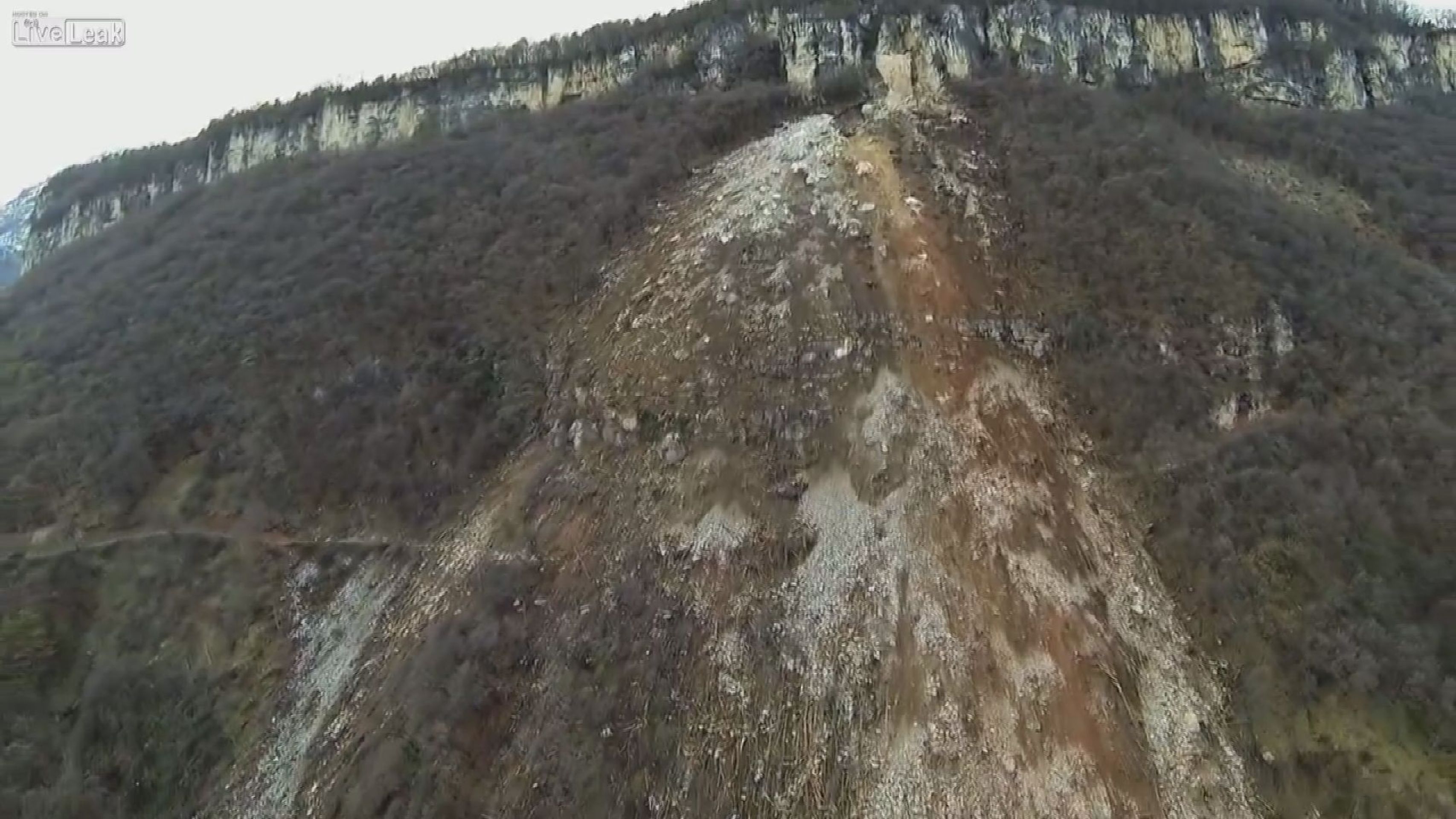 Kamenné koule zbořily dům - 3 - Obrovské šutry srovnaly dům se zemí (7/9)