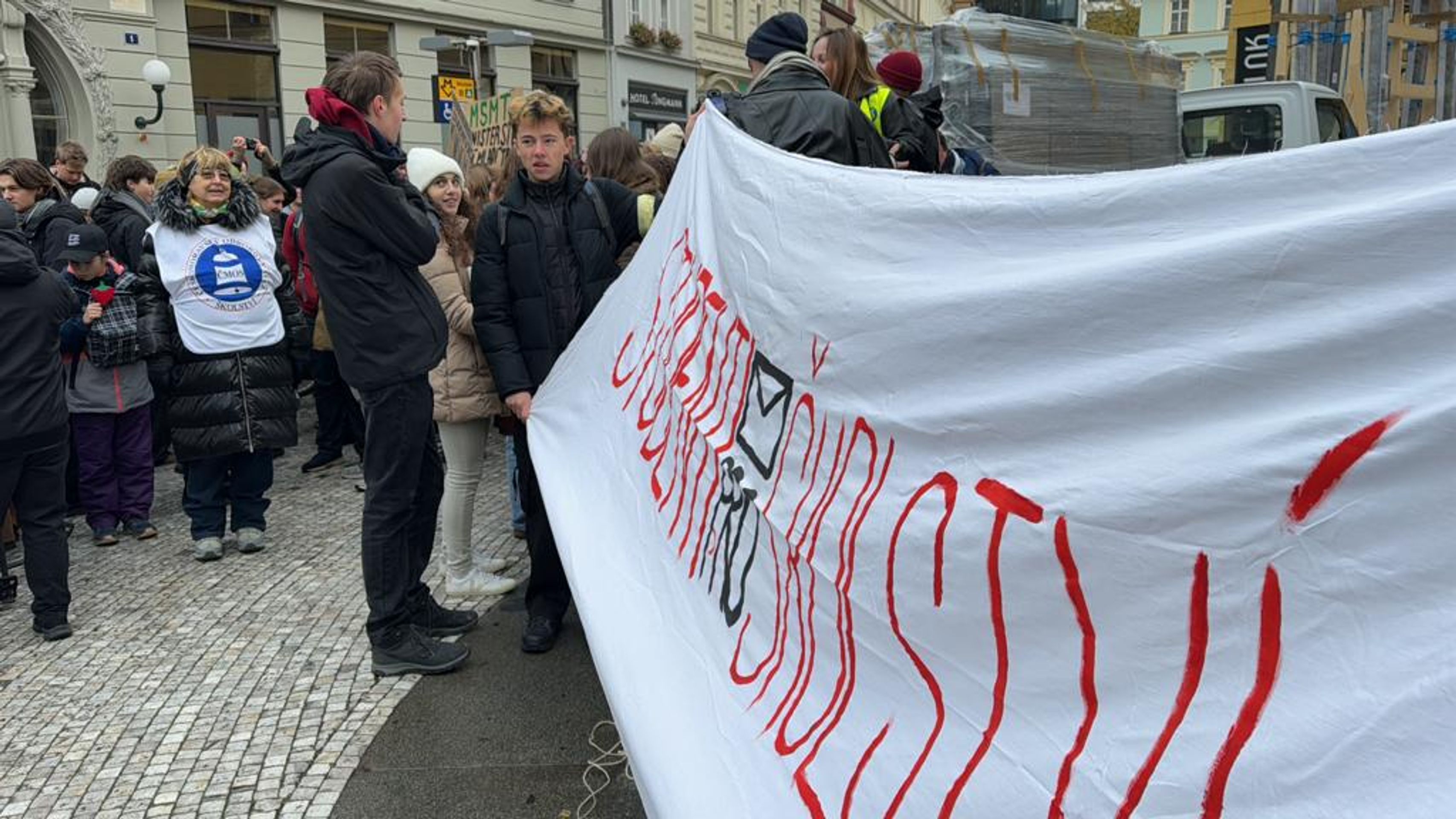 Protestní setkání odborářů (2) - Stávka a protivládní protesty (15/23)