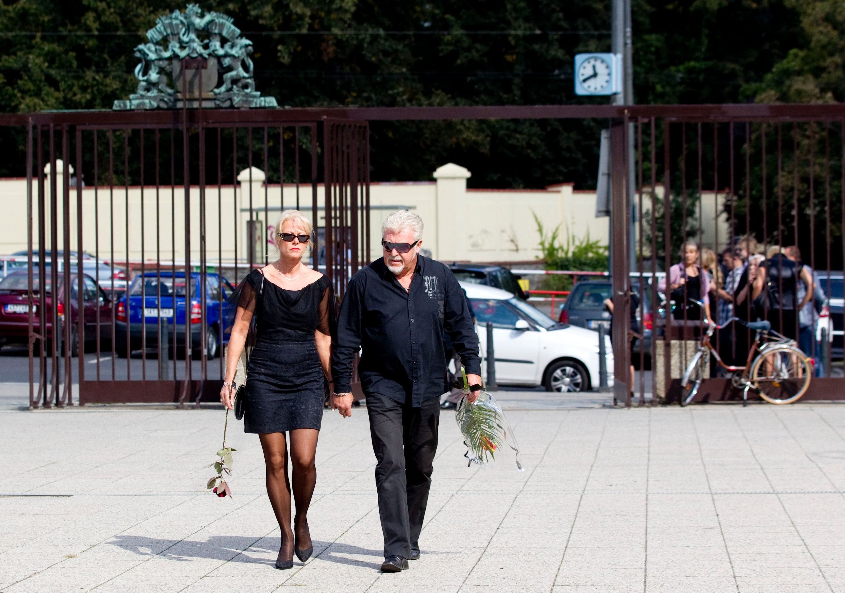 Ve Krematoriu Strašnice v Praze se 15. září 2011 konalo poslední rozloučení s textařem a básníkem Pavlem Vrbou - 10 - GALERIE: Ve Krematoriu Strašnice v Praze se 15. září 2011 konalo poslední rozloučení s textařem a básníkem Pavlem Vrbou (1/5)