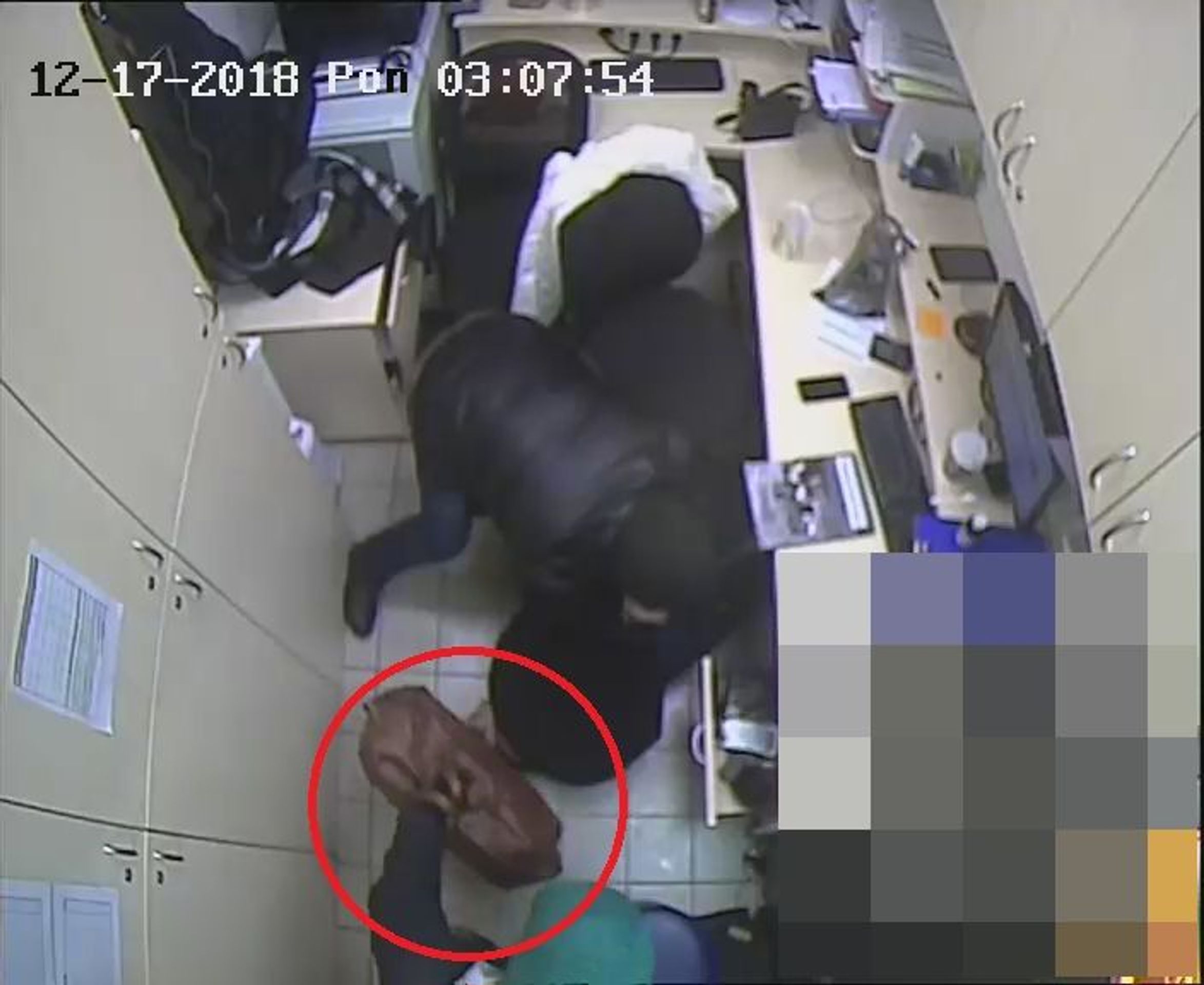 Loupežné přepadení ve fastfoodu - GALERIE: Přepadení pražského fastfoodu (3/7)