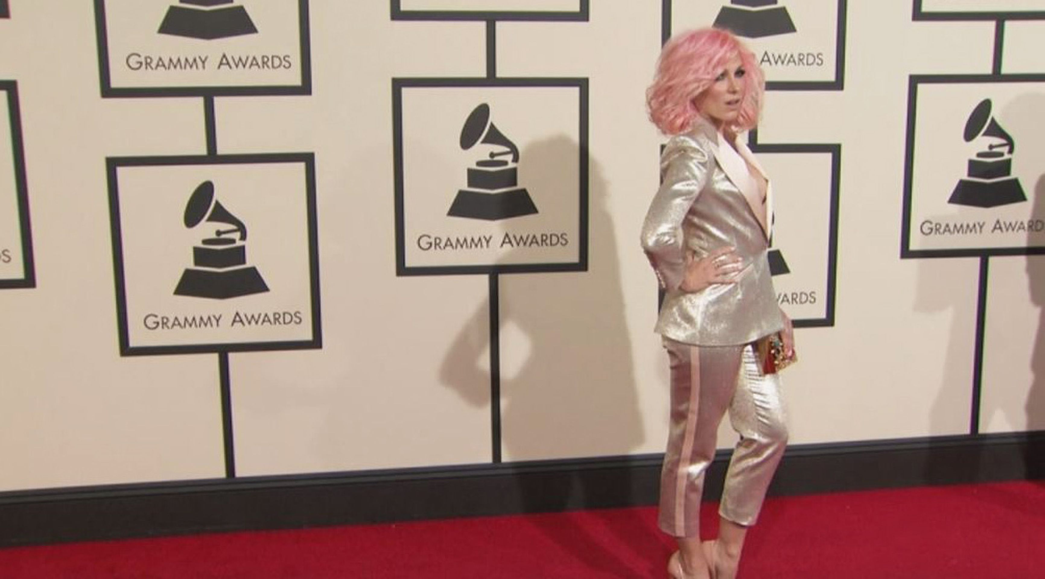 Móda na Grammy Awards 2016 - Bonnie McKee - GALERIE: Móda na Grammy Awards 2016 (14/21)