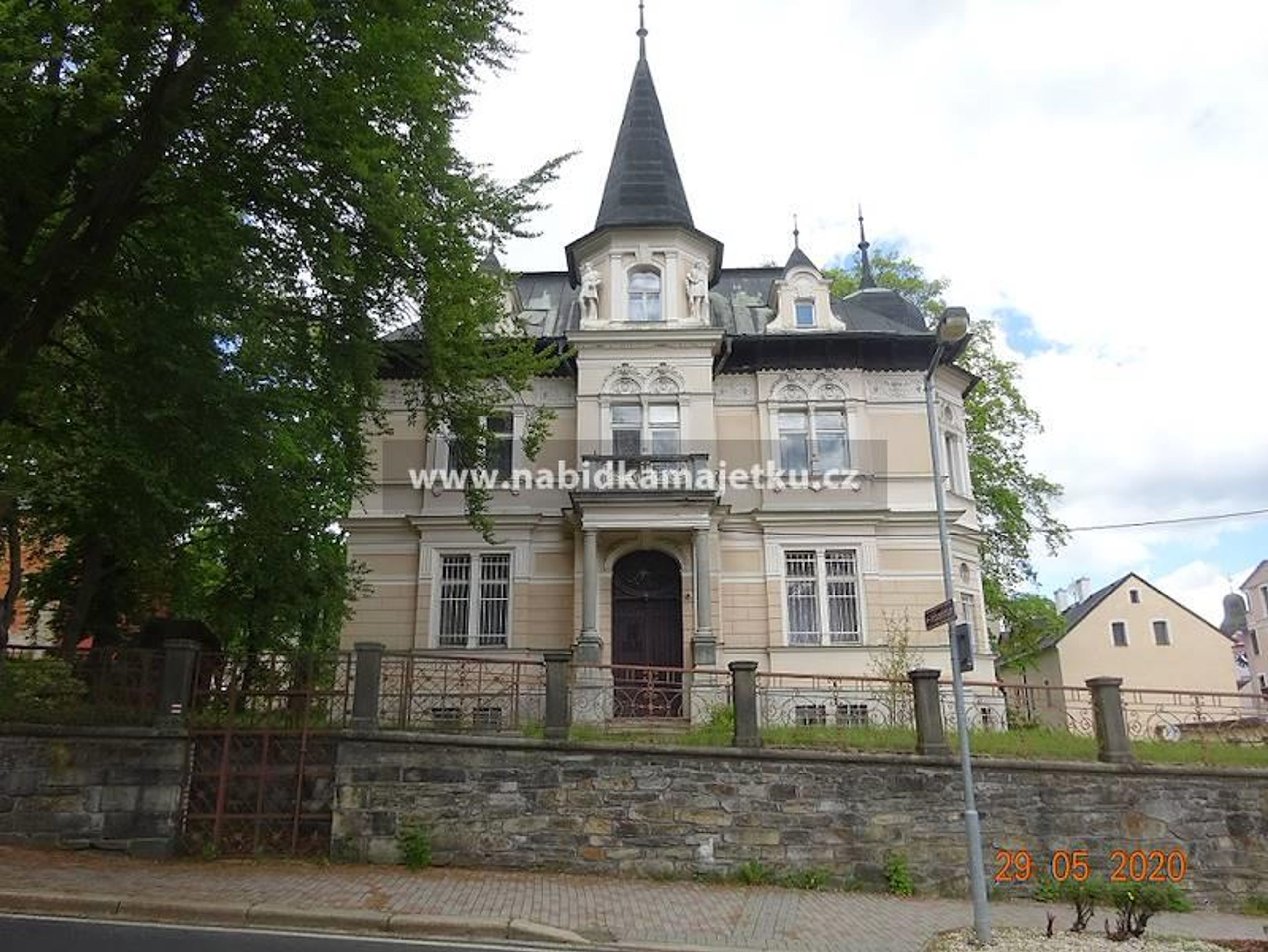 Reprezentativní vila, Aš - Stát rozprodává majetek (42/64)
