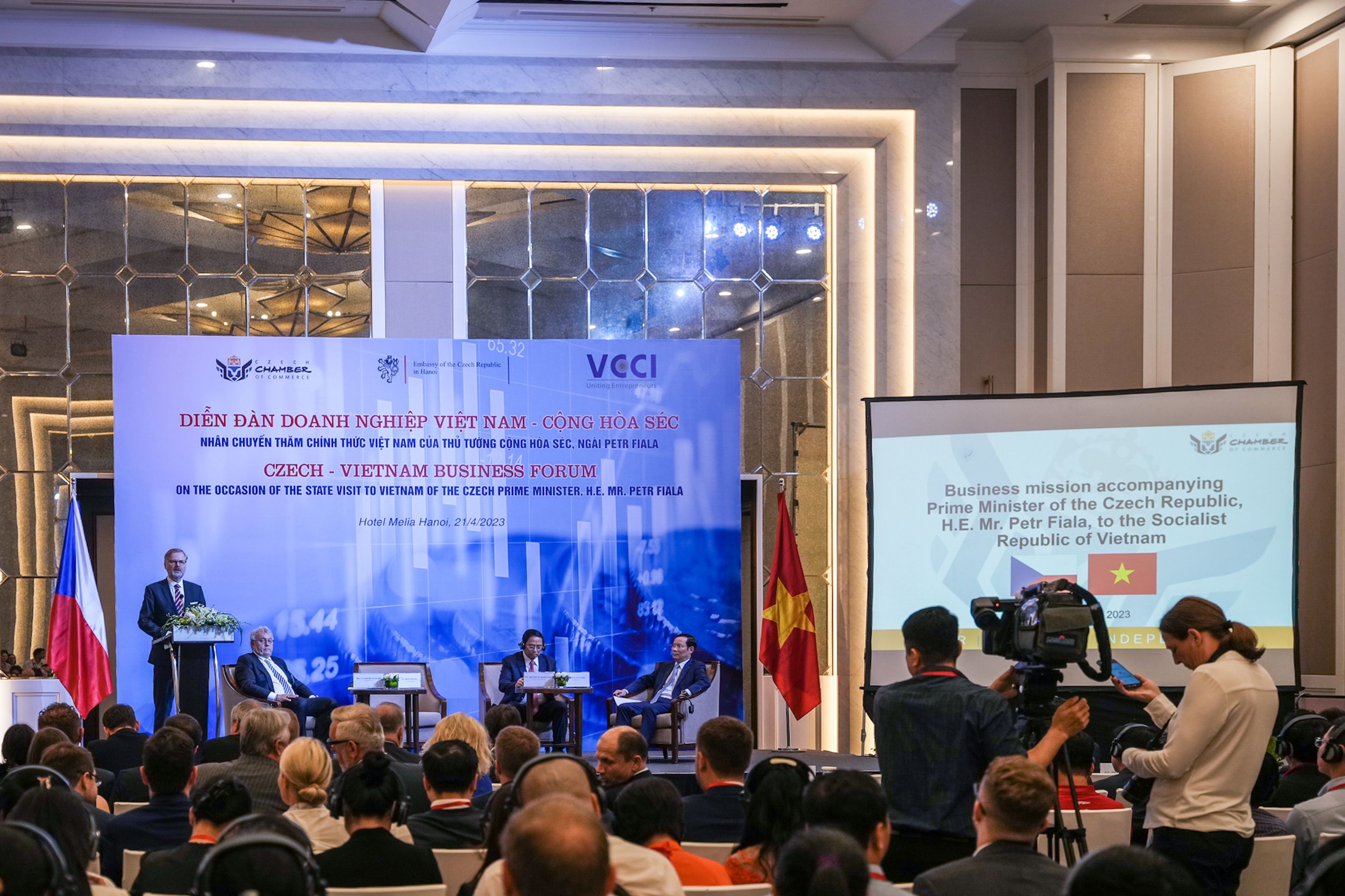 Premiér Petr Fiala navštívil Vietnam (3) - Petr Fiala na návštěvě ve Vietnamu (3/4)