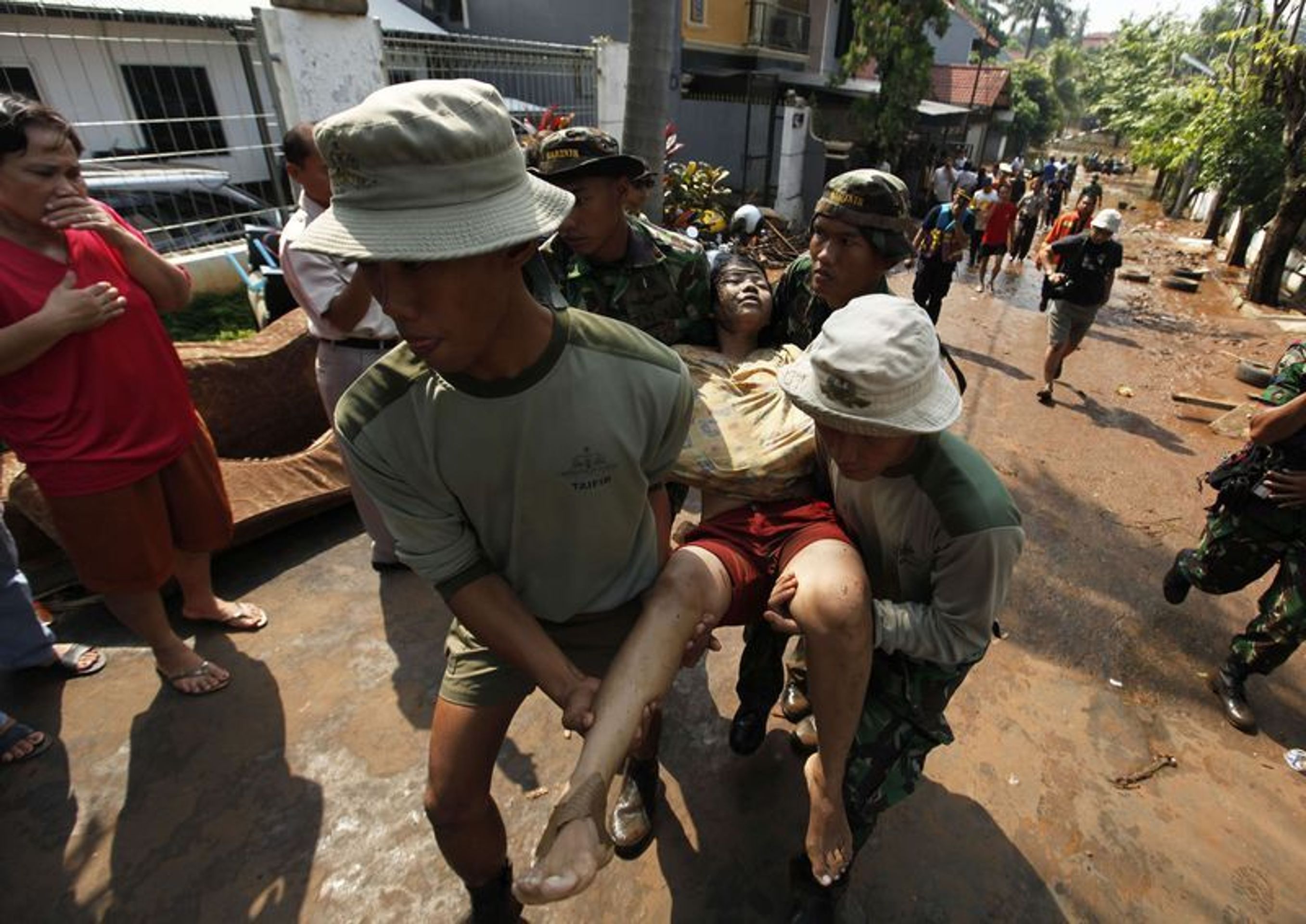 V Indonésii se utopilo nejméně 34 lidí - Fotogalerie - Záplavy v Jakartě (1/1)