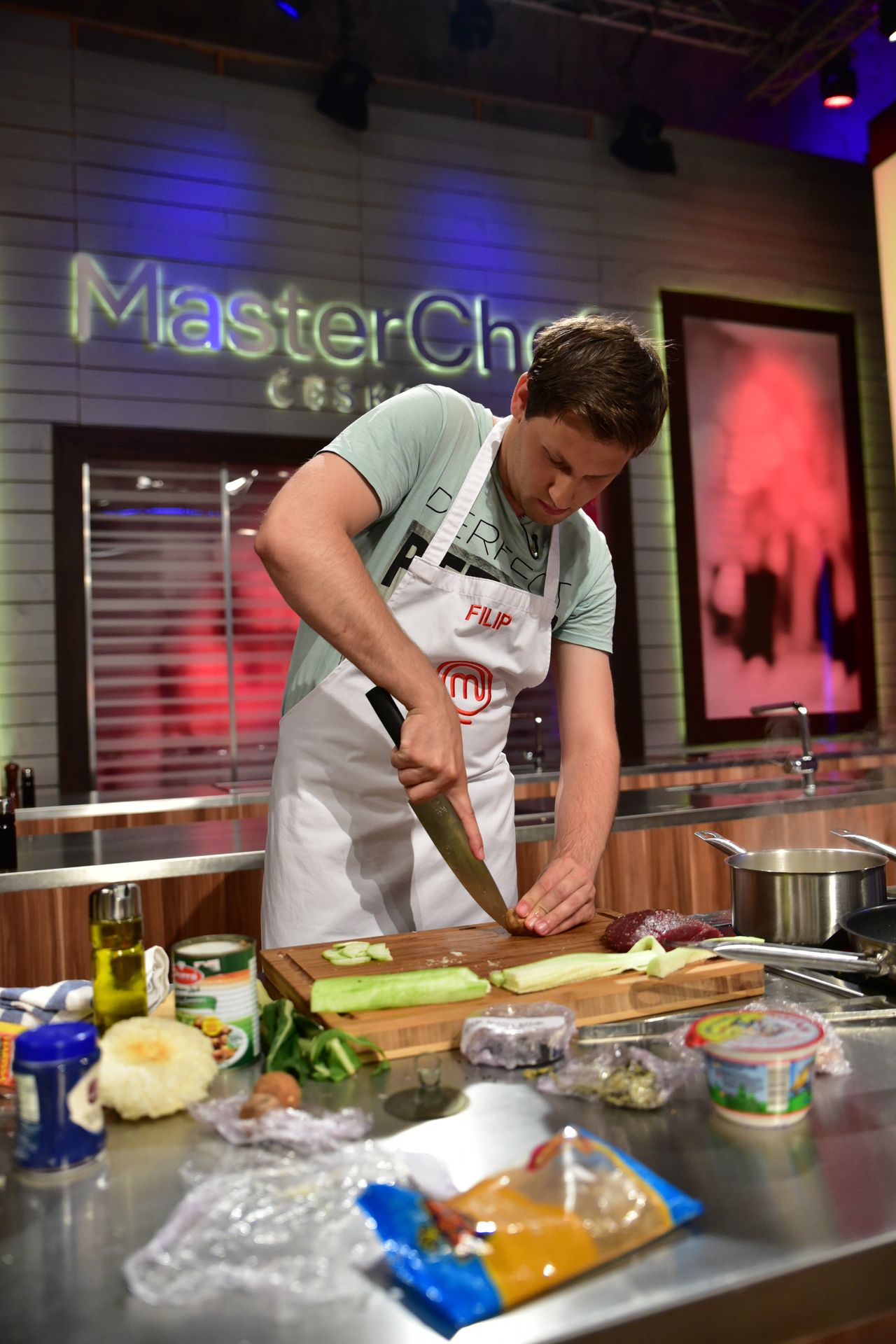 Natáčení pořadu MasterChef se změnilo v drama. Soutěžící skončil s popáleninami! - 1 - GALERIE: Natáčení pořadu MasterChef se změnilo v drama. Soutěžící skončil s popáleninami! (1/7)