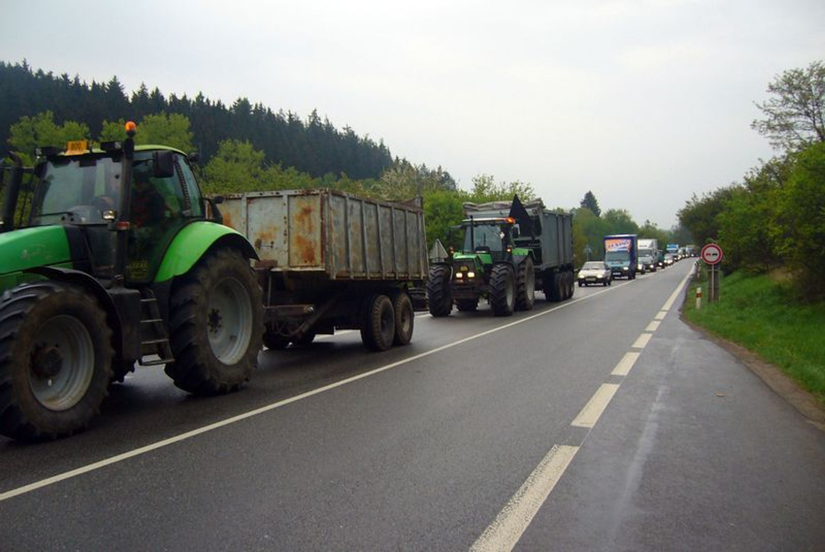 Protest zemědělců proti nízkým výkupním cenám mléka - FOTOGALERIE: Protesty zemědělců a dopravců 29. dubna 2009 (3/5)