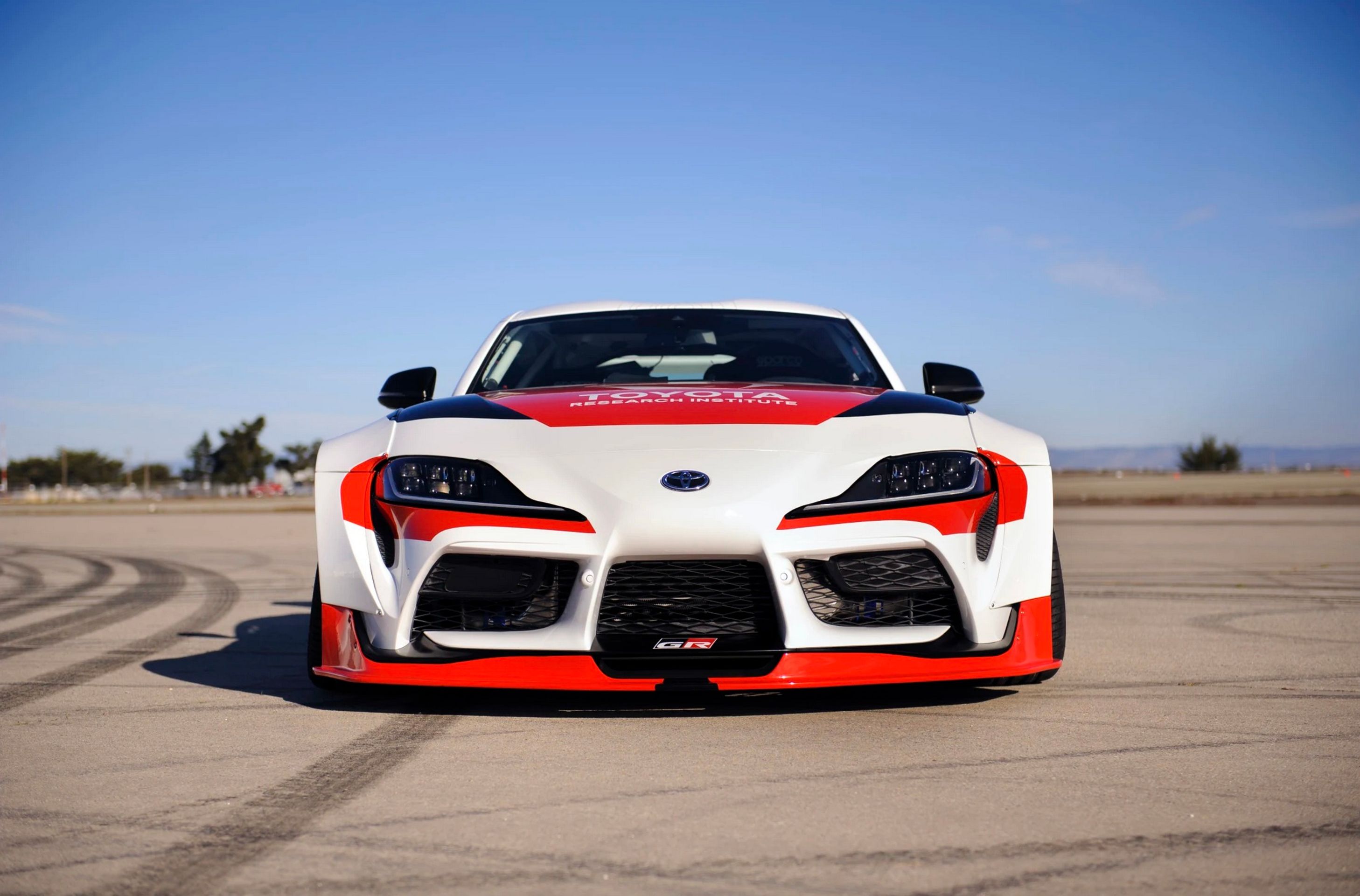 Toyota GR Supra - 14 - Fotogalerie: Tahle Supra umí driftovat úplně sama! (1/7)