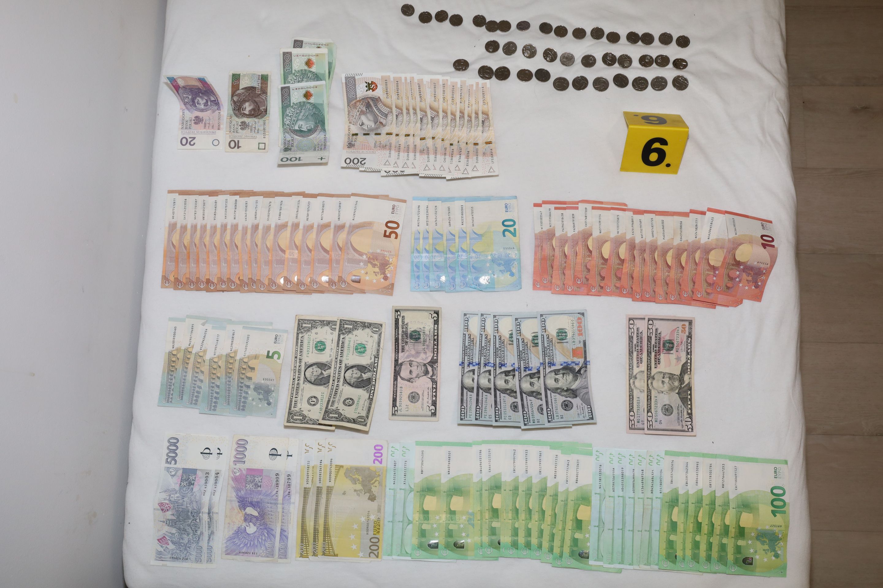 Policie odhalila falešnou sbírku na Ukrajinu - Policie odhalila falešnou sbírku na Ukrajinu (2/5)