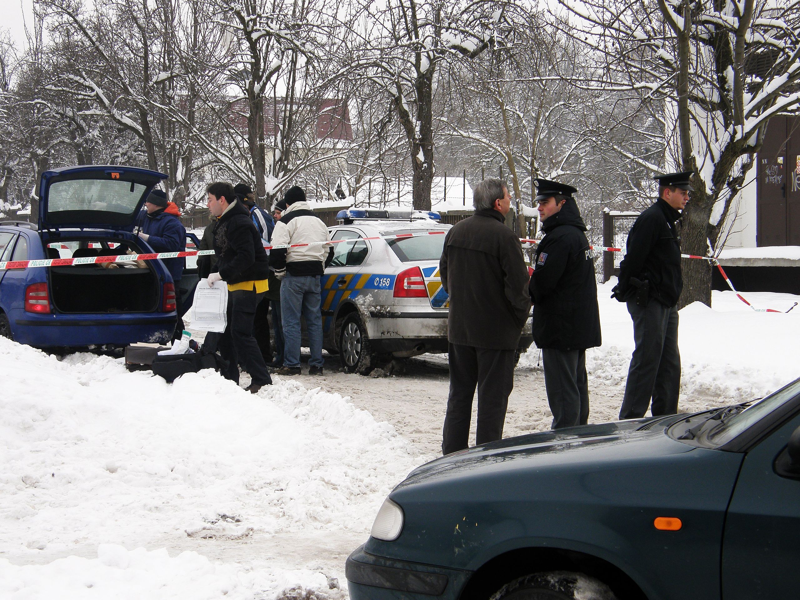 Policisté našli v kufru spoutaného právníka-3 - GALERIE: v Praze unesli právníka, pak s ním bourali (2/4)