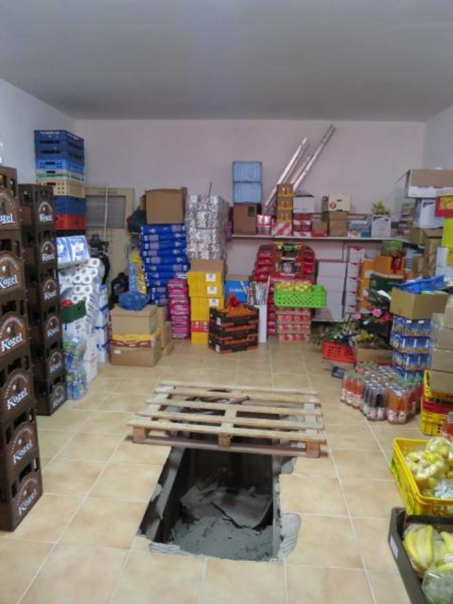 Uzavřené provozovny (obchody): Thi Xuan Dau - Petrohrad - GALERIE: Uzavřené provozovny - obchody (21/21)