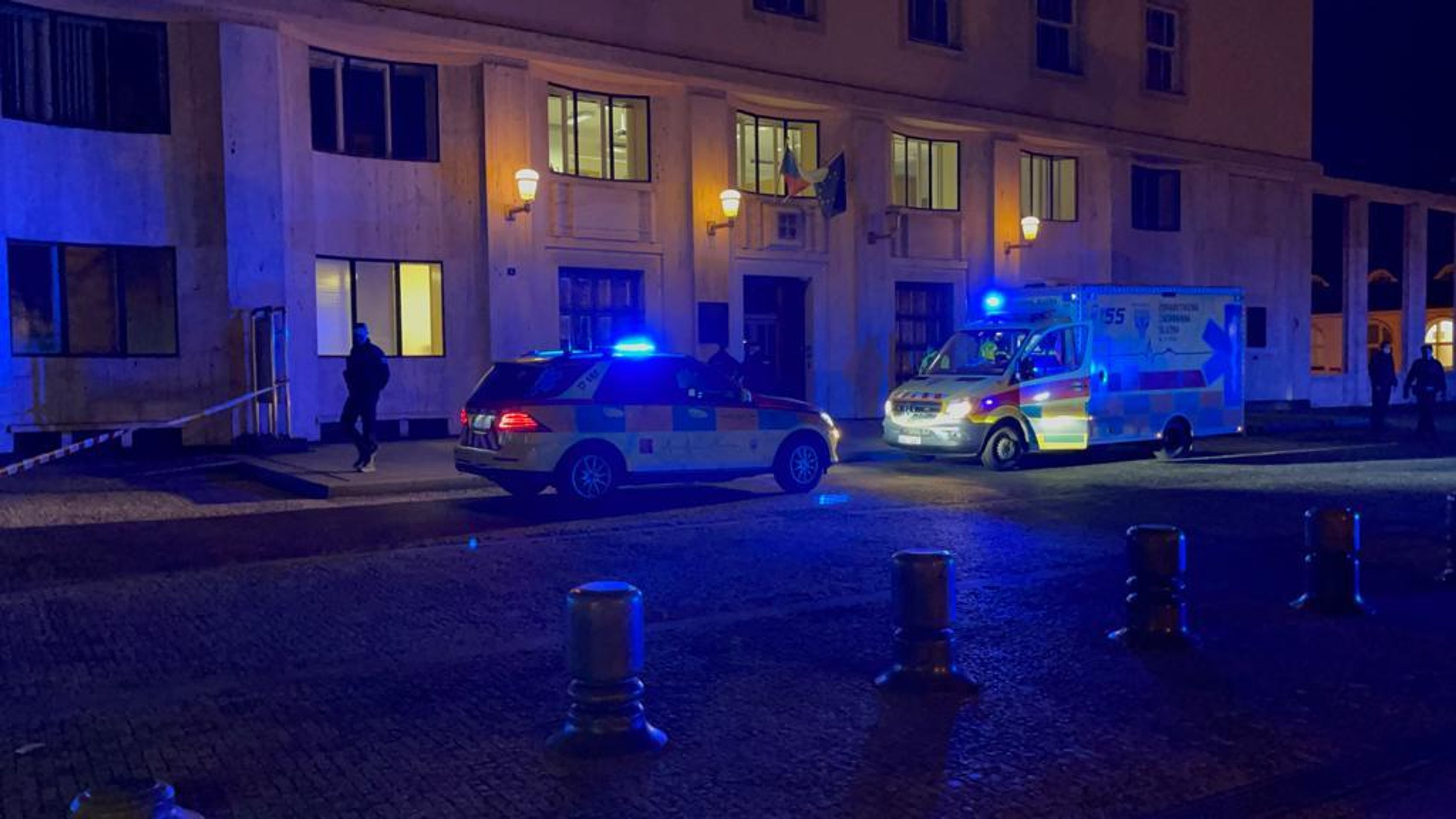 Nález mrtvého muže u ministerstva zdravotnictví - 2 - GALERIE: Nález mrtvého muže před ministerstvem zdravotnictví (4/10)