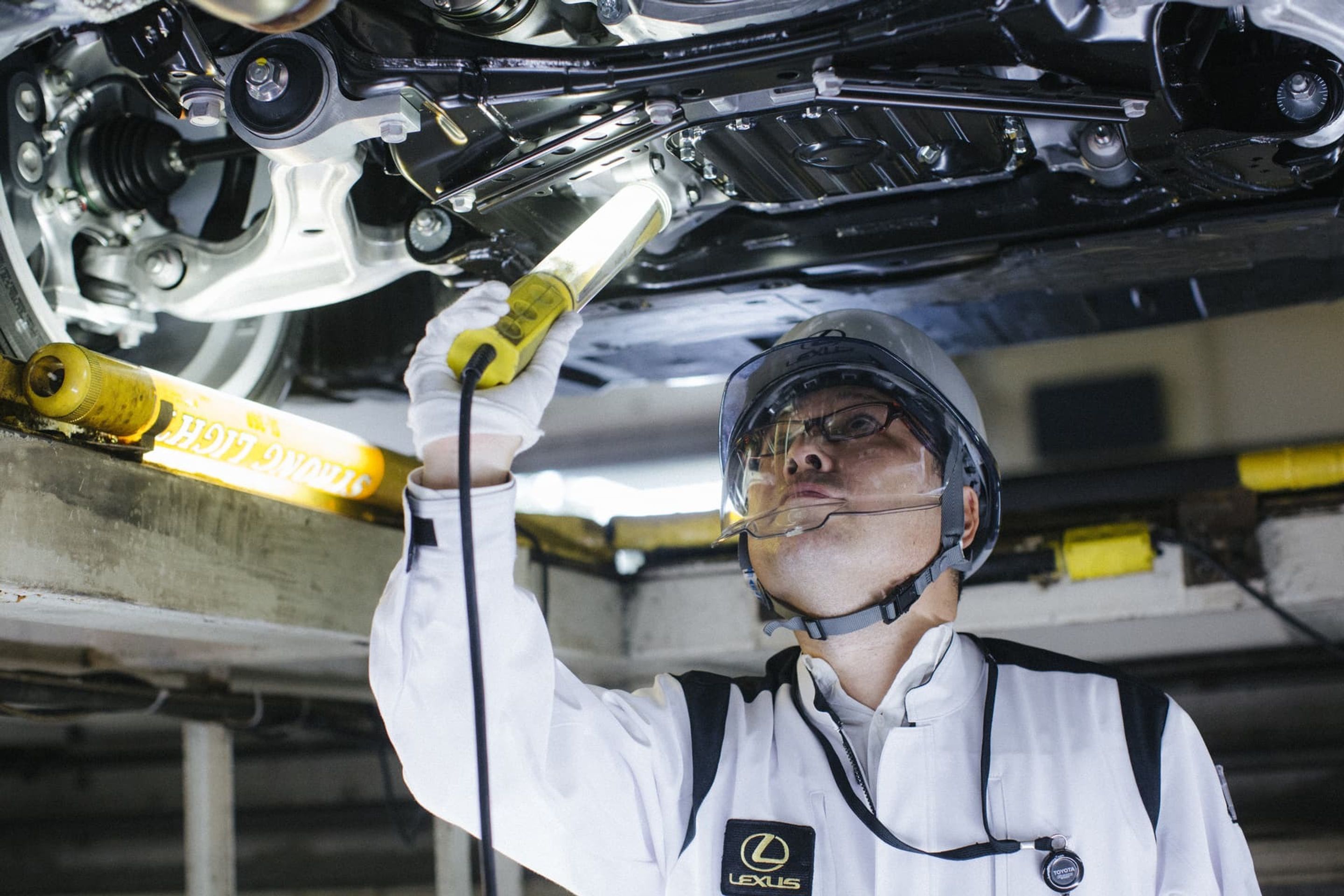 Mistři Takumi při kontrole vozů Lexus - 25 - Fotogalerie: Mistři Takumi v akci (10/15)