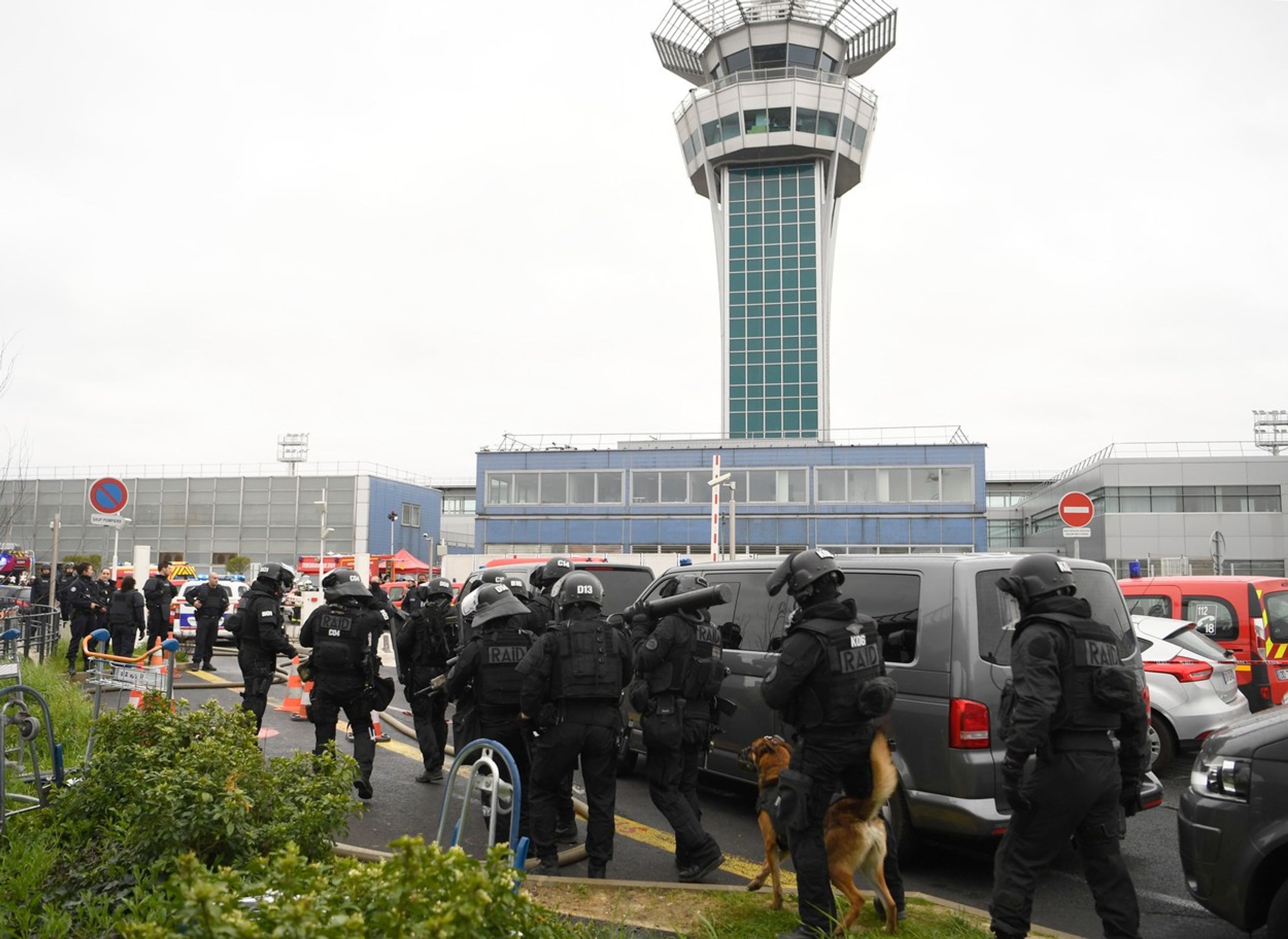 Střelba na letišti v Paříži - GALERIE: Střelba na pařížském letišti Orly (6/6)