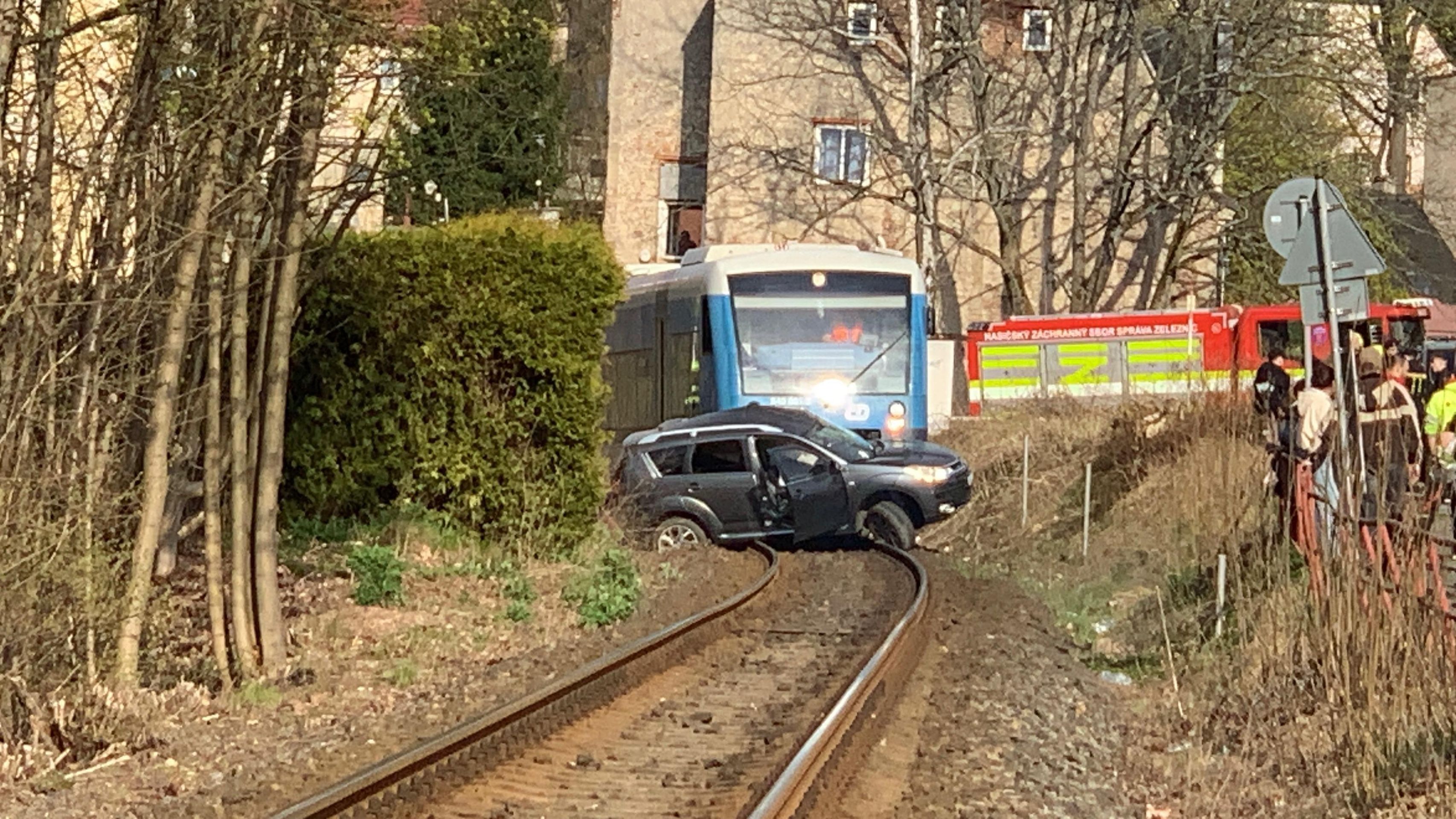 Srážka vlaku s autem - Srážka vlaku s autem (4/7)