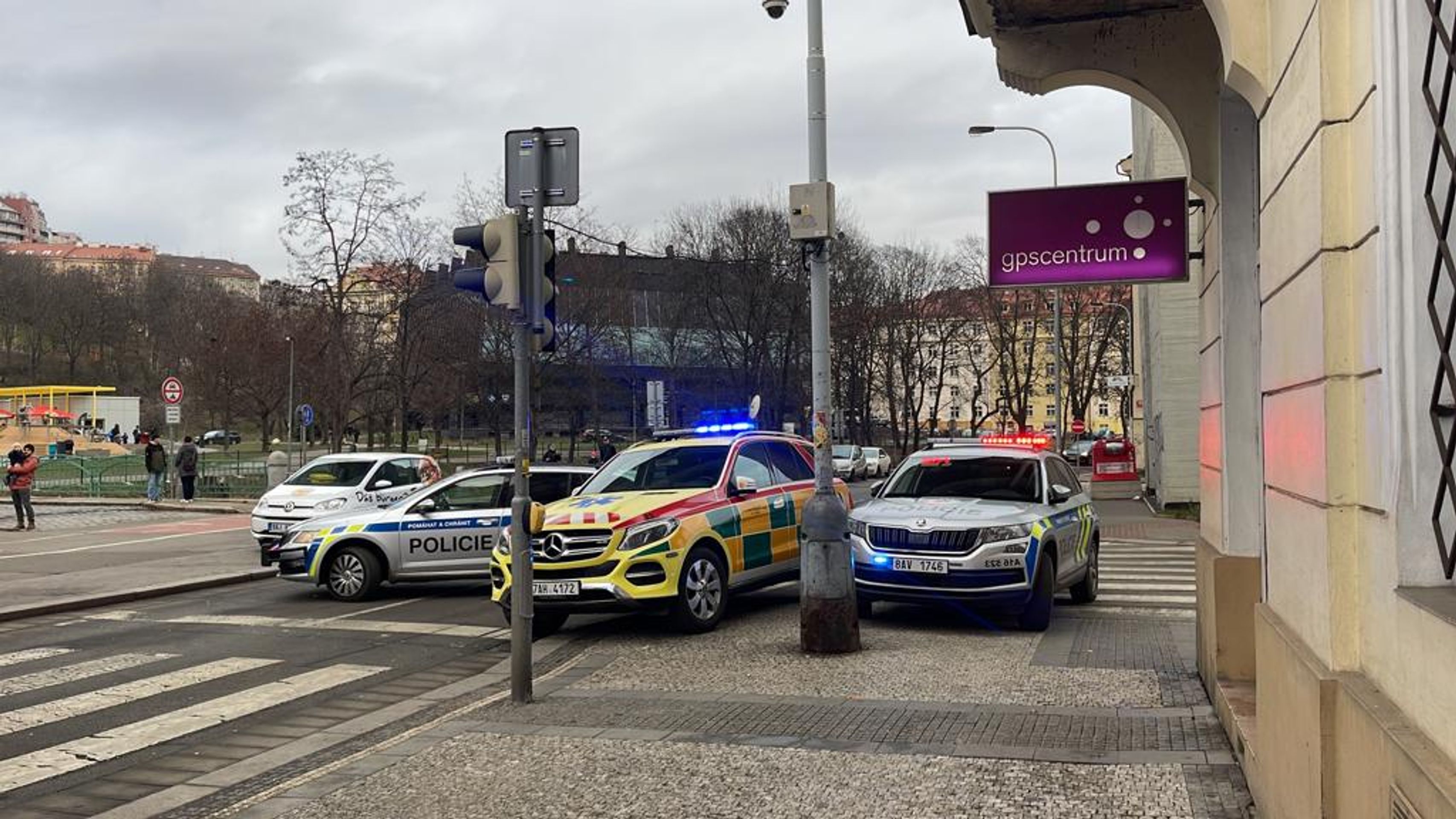 Auto v Praze srazilo dvě chodkyně - Nehody v Praze (5/8)