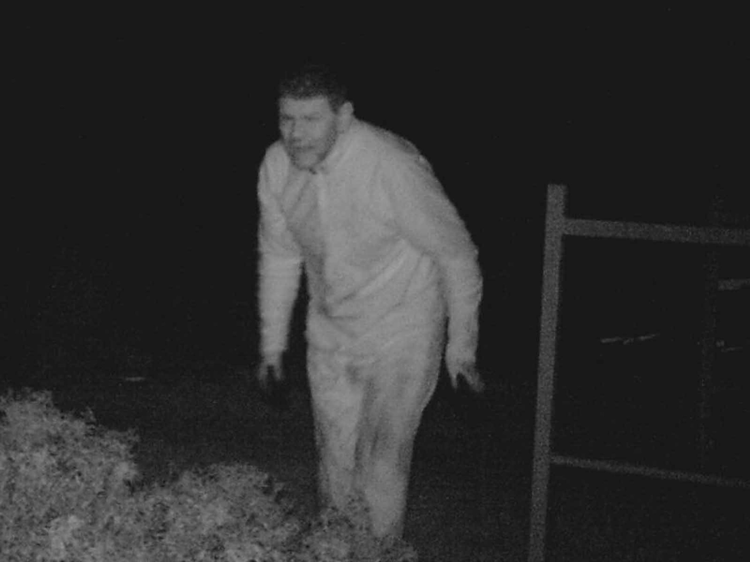 Na Brněnsku kradl zloděj pneumatik - 1 - GALERIE: Policie pátrá po zloději pneumatik (3/3)