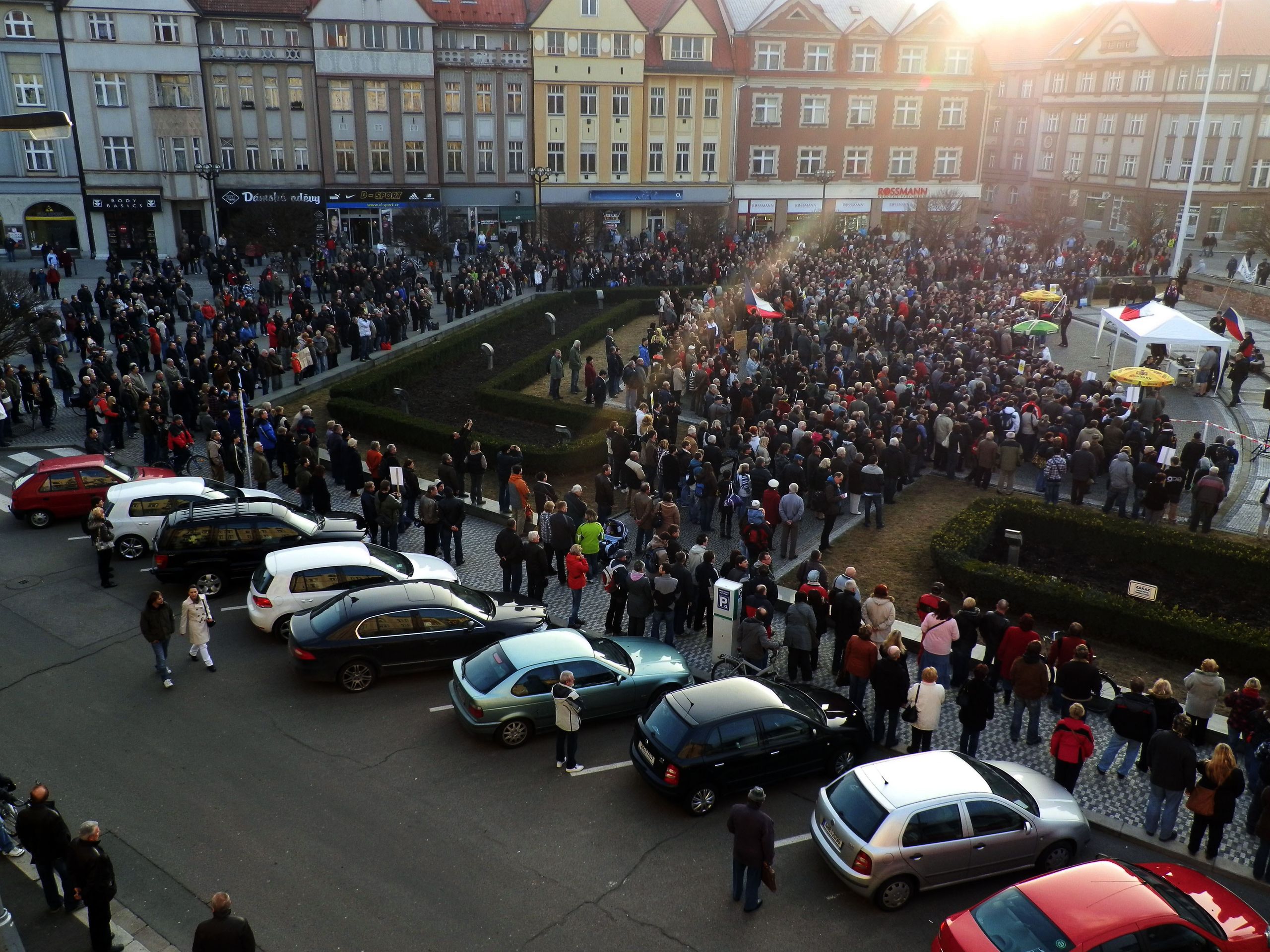 Lidé demonstrují proti vládě ČR a prezidentovi - 14 - Lidé protestují proti vládě Petra Nečase a prezidentu Klausovi (14/15)