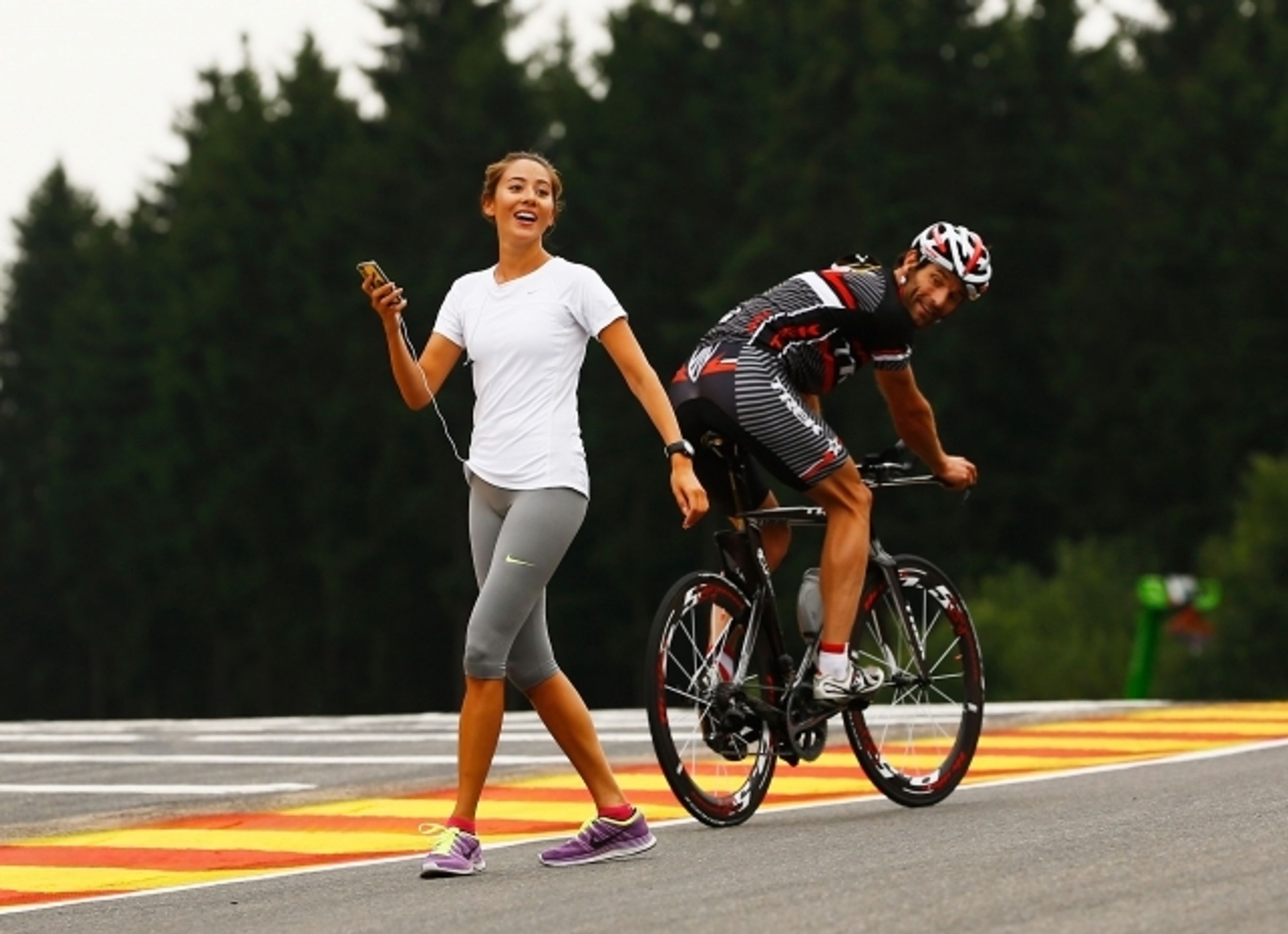 Mark Webber a Jessica Michibatová ve Spa - 4 - GALERIE: Mark Webber a Jessica Michibatová ve Spa (3/10)