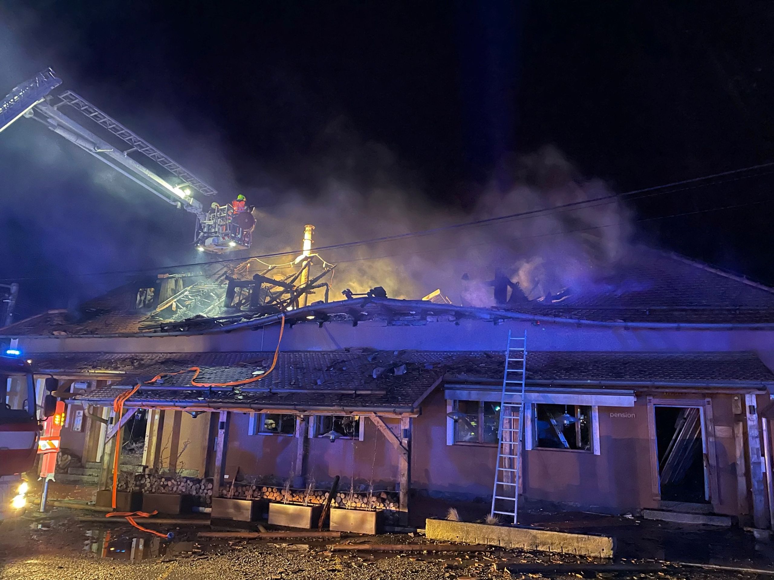 Požár penzionu na Plzeňsku - Požár penzionu na Plzeňsku (8/13)