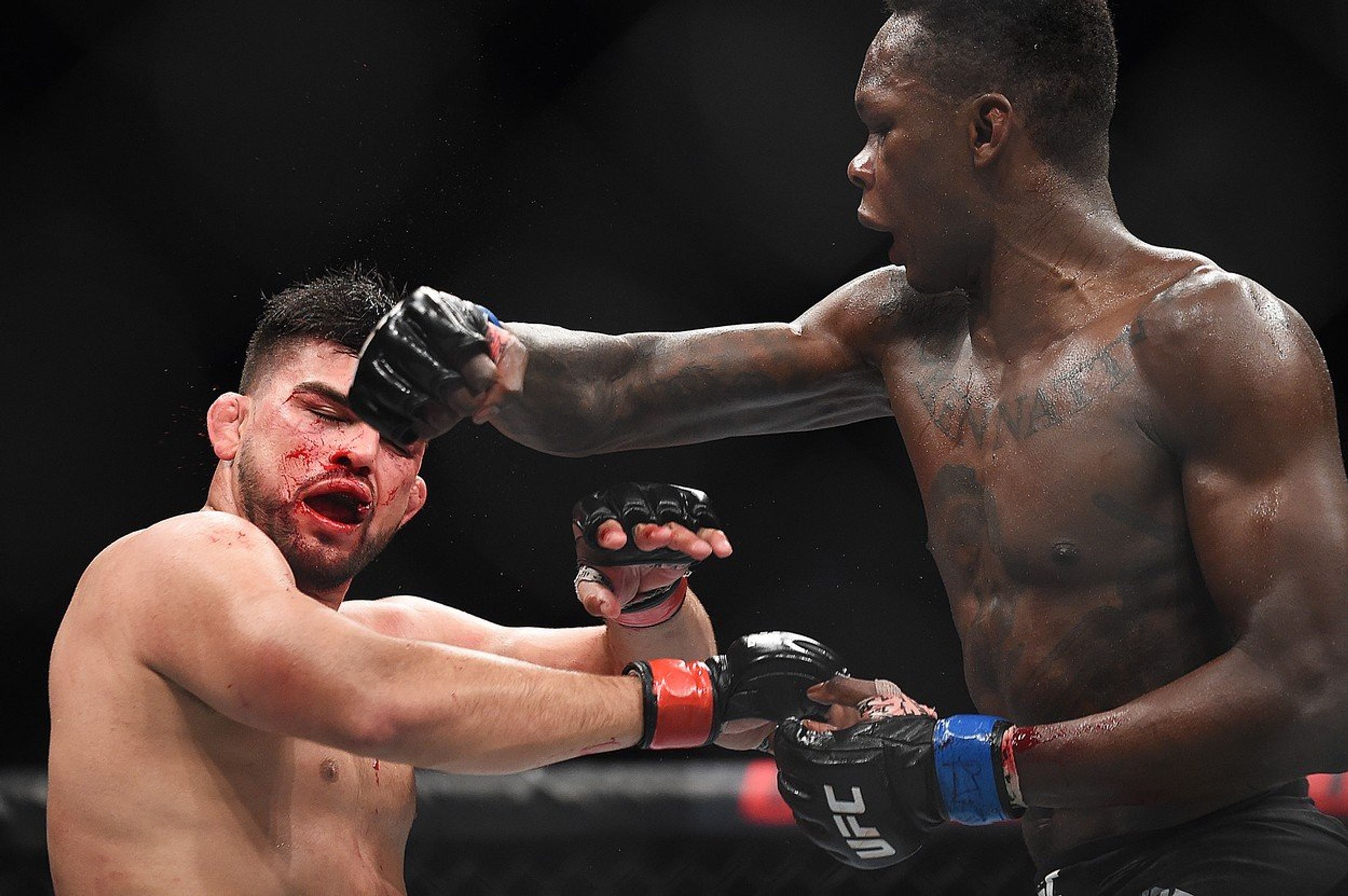 Israel Adesanya a Kevin Gastelum 2 - GALERIE: Israel Adesanya a Kelvin Gastelum (1/3)