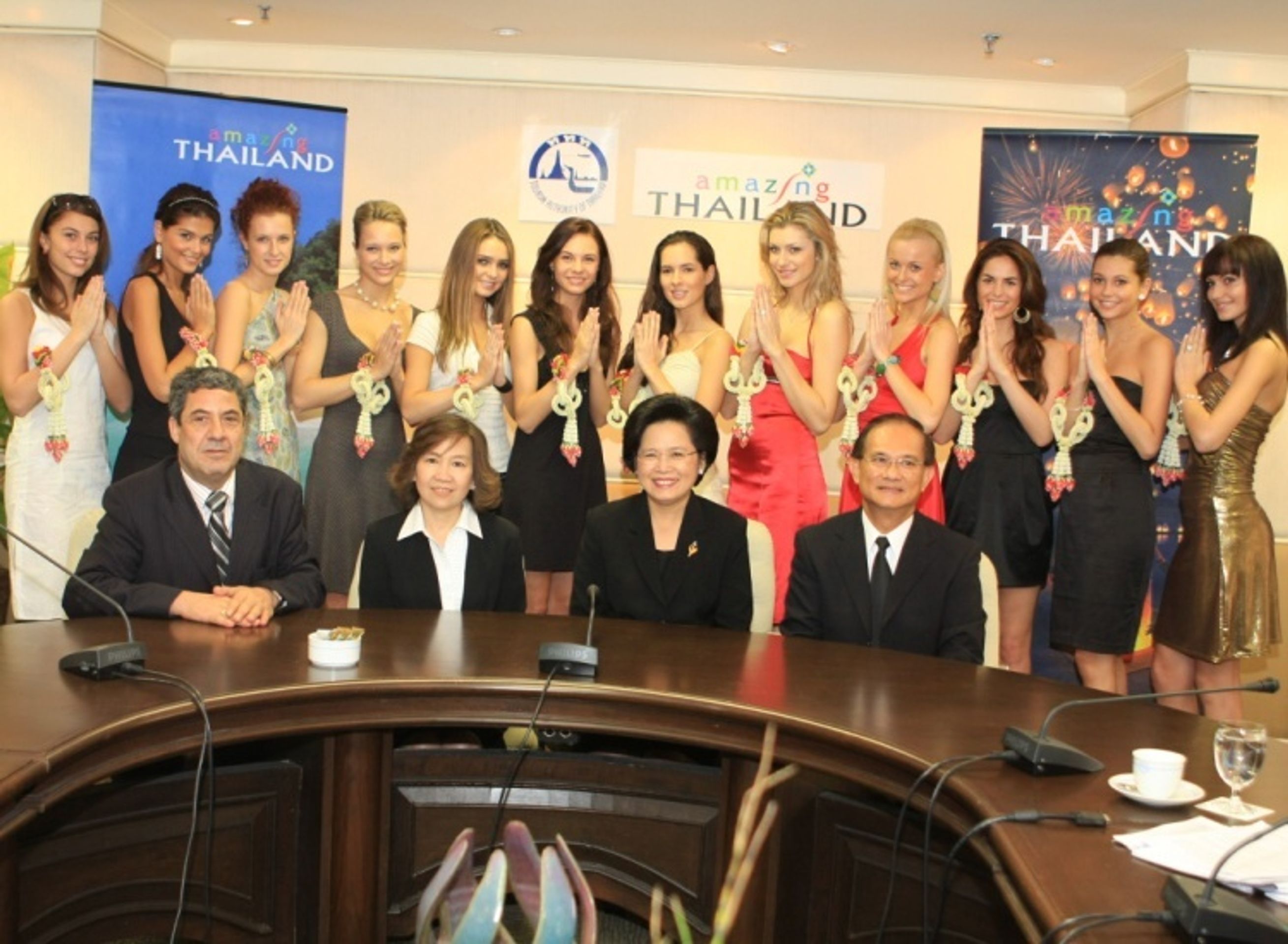 Všechny finalistky České Miss 2008 na soustředění v Thajsku - FOTOGALERIE: Thajsko v těchto dnech jen září! (4/5)