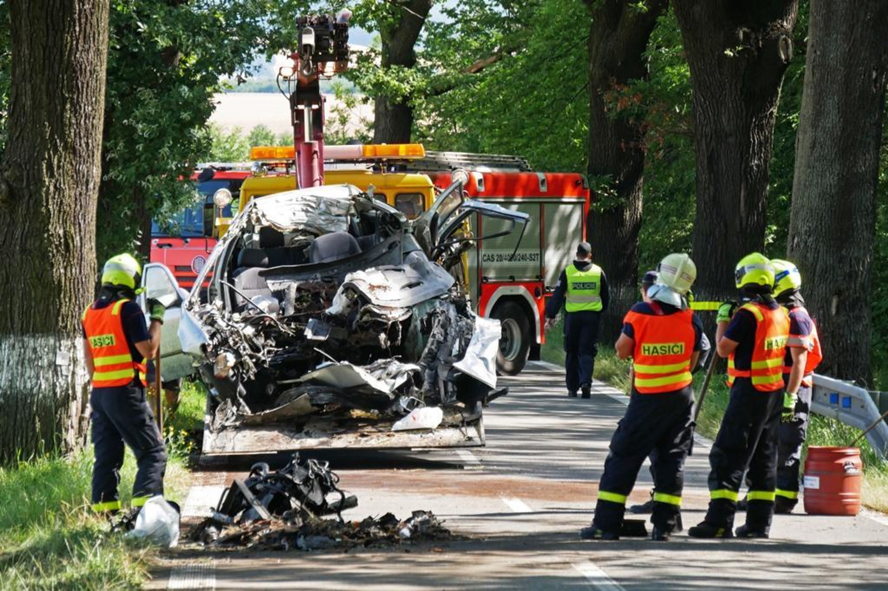 Tragická nehoda na Bruntálsku, zemřel 23letý mladík - 1 - GALERIE: Na Bruntálsku vyhasl mladý život (6/6)