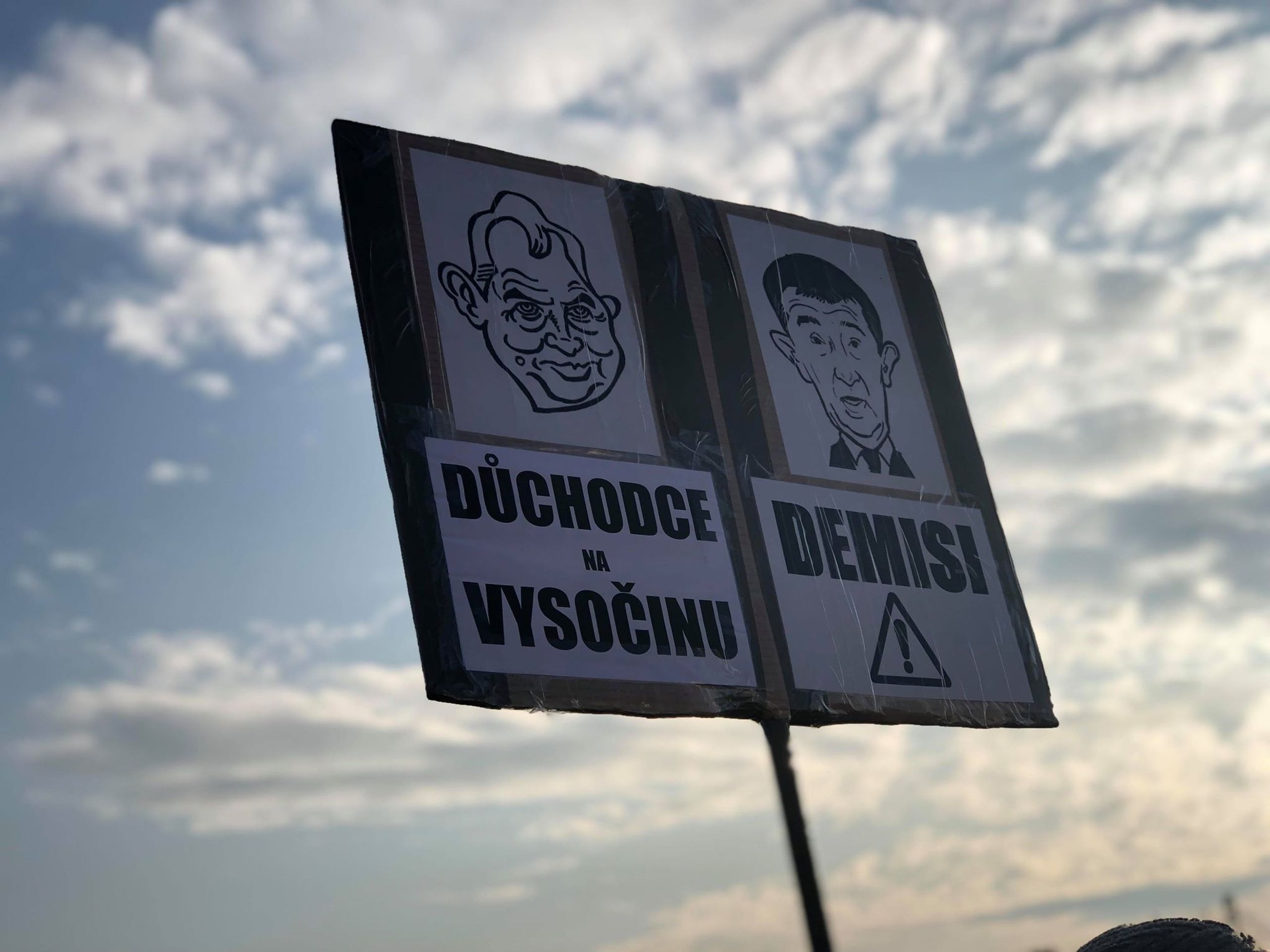 Na Letné protestuje přes 200 tisíc lidí - 6 - GALERIE: Demonstrace na Letné - 16. listopadu (9/14)