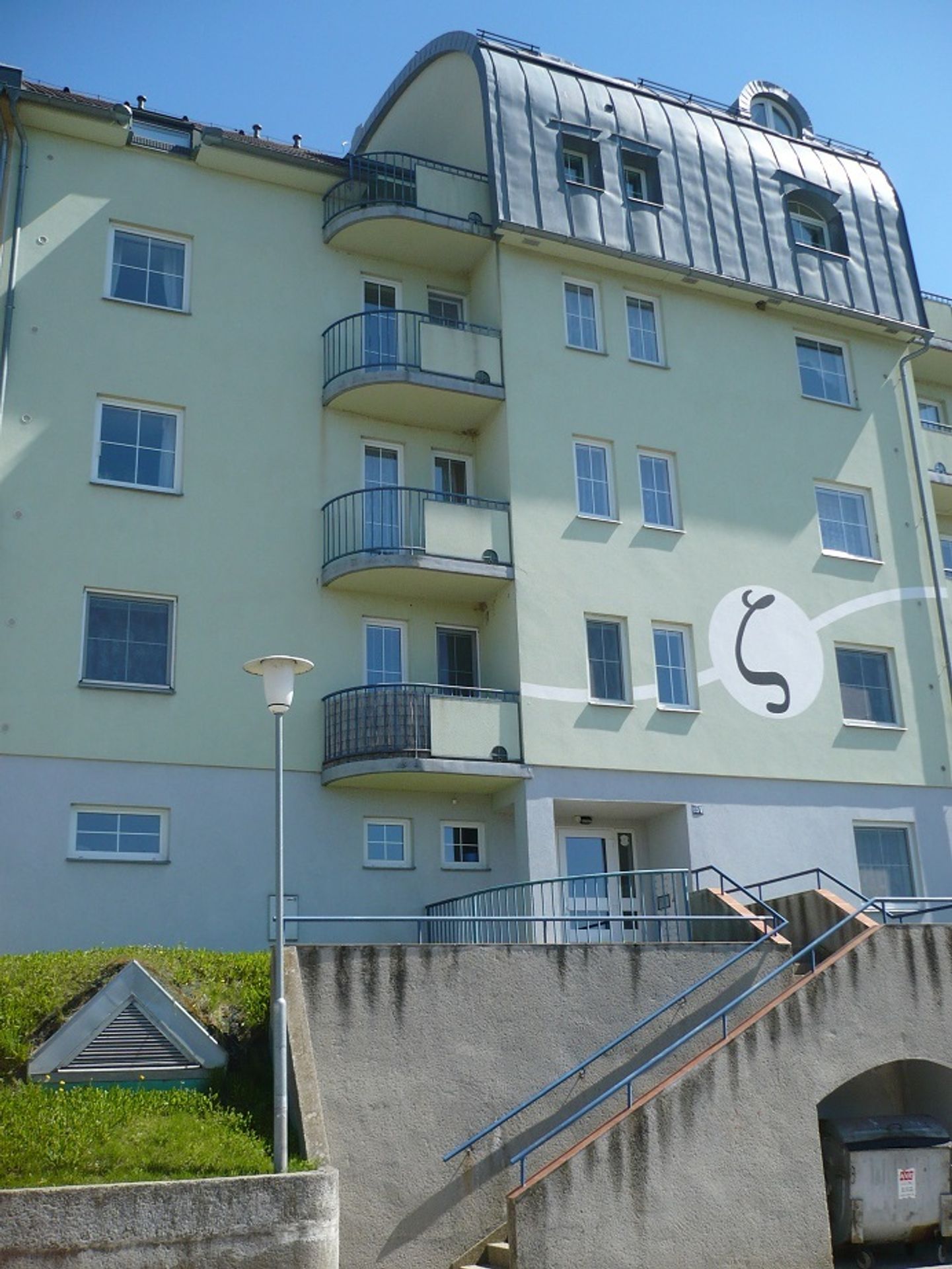 Úřad pro zastupování státu ve věcech majetkových prodává byty - Prodej družstevního podílu s právem nájmu bytu v k.ú. Jindřichův Hradec - 1 - GALERIE: Úřad pro zastupování státu ve věcech majetkových prodává byty - Prodej družstevního podílu s právem nájmu bytu v k.ú. Jindřichův Hradec (1/8)