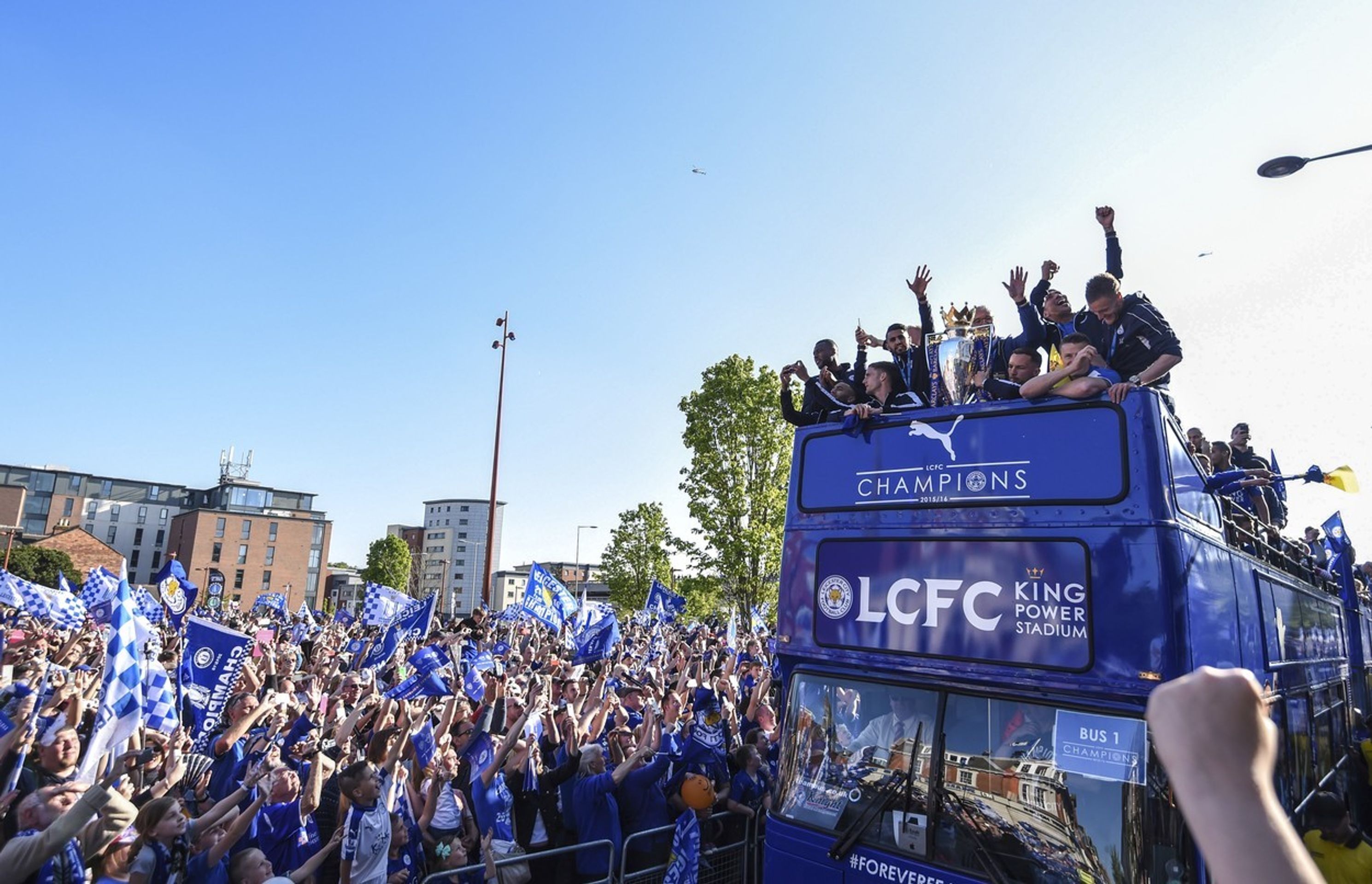 V Leicesteru slavili senzační titul v Premier League - 12 - GALERIE: V Leicesteru slavili senzační titul v Premier League (1/12)