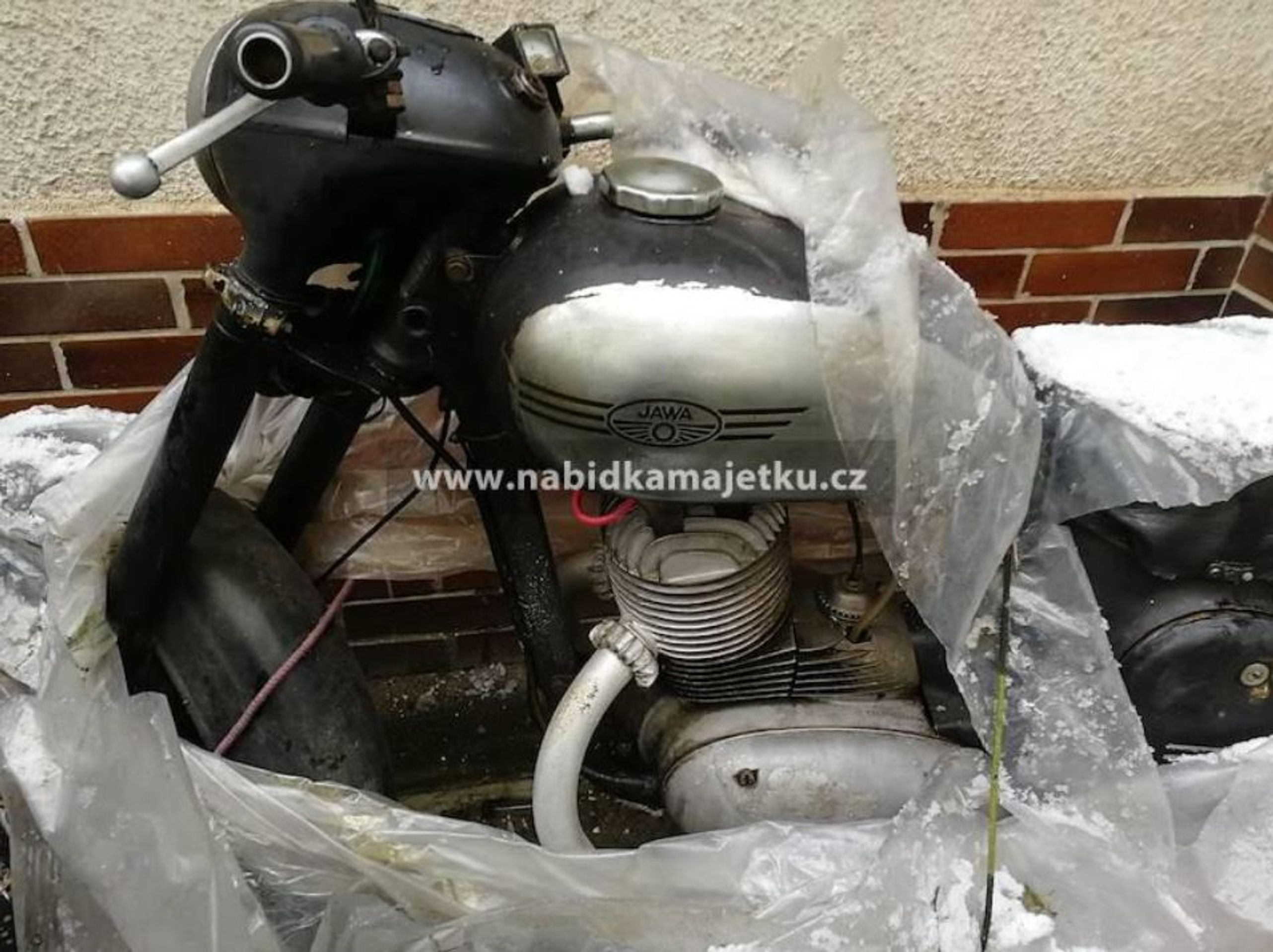 NABÍDKA MAJETKU STÁTU - Motocykl JAWA - GALERIE: Nabídka majetku (2/11)