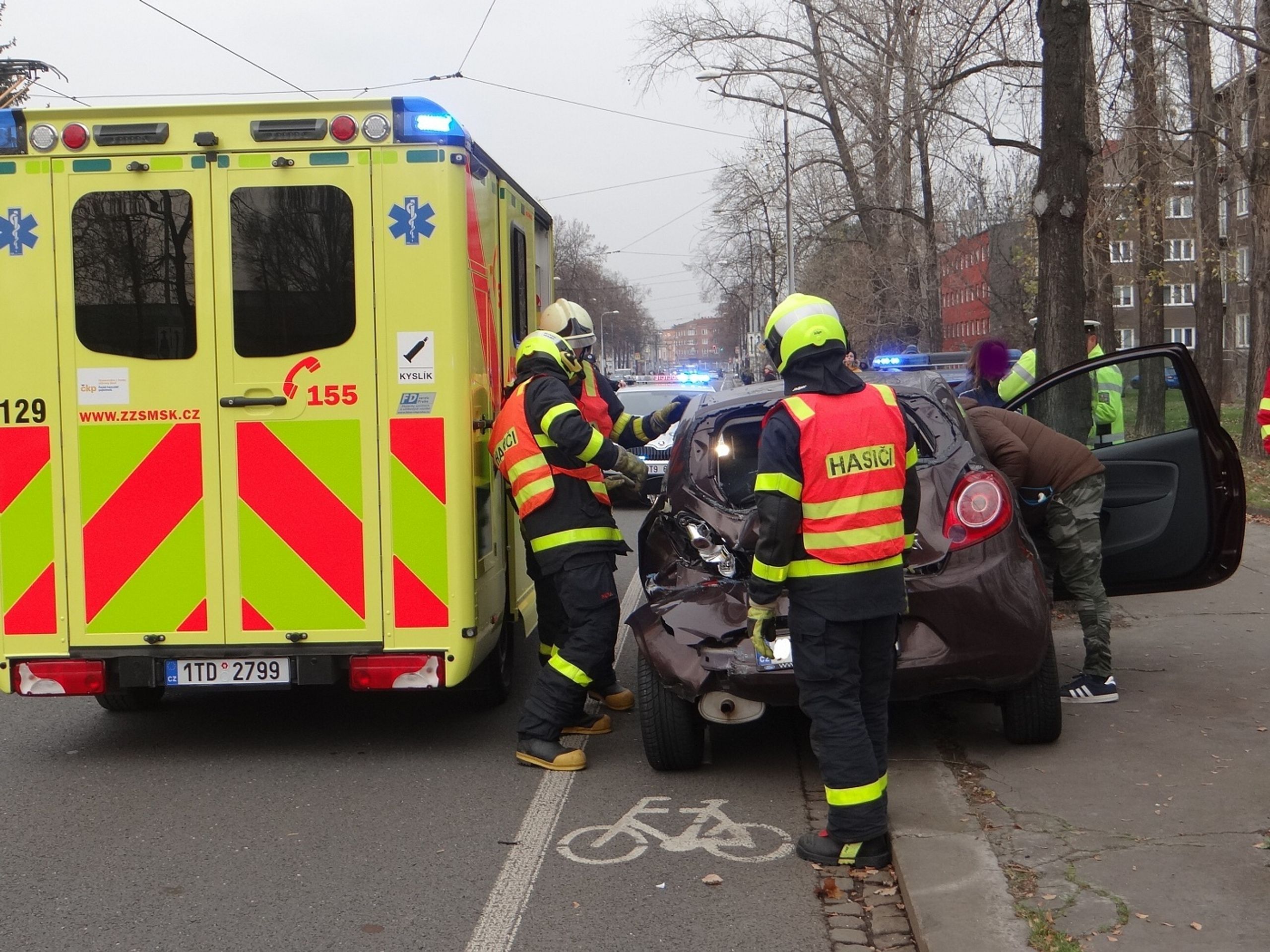 Nehoda tramvaje a auta v Ostravě - 3 - GALERIE: Nehoda tramvaje a auta v Ostravě (4/6)