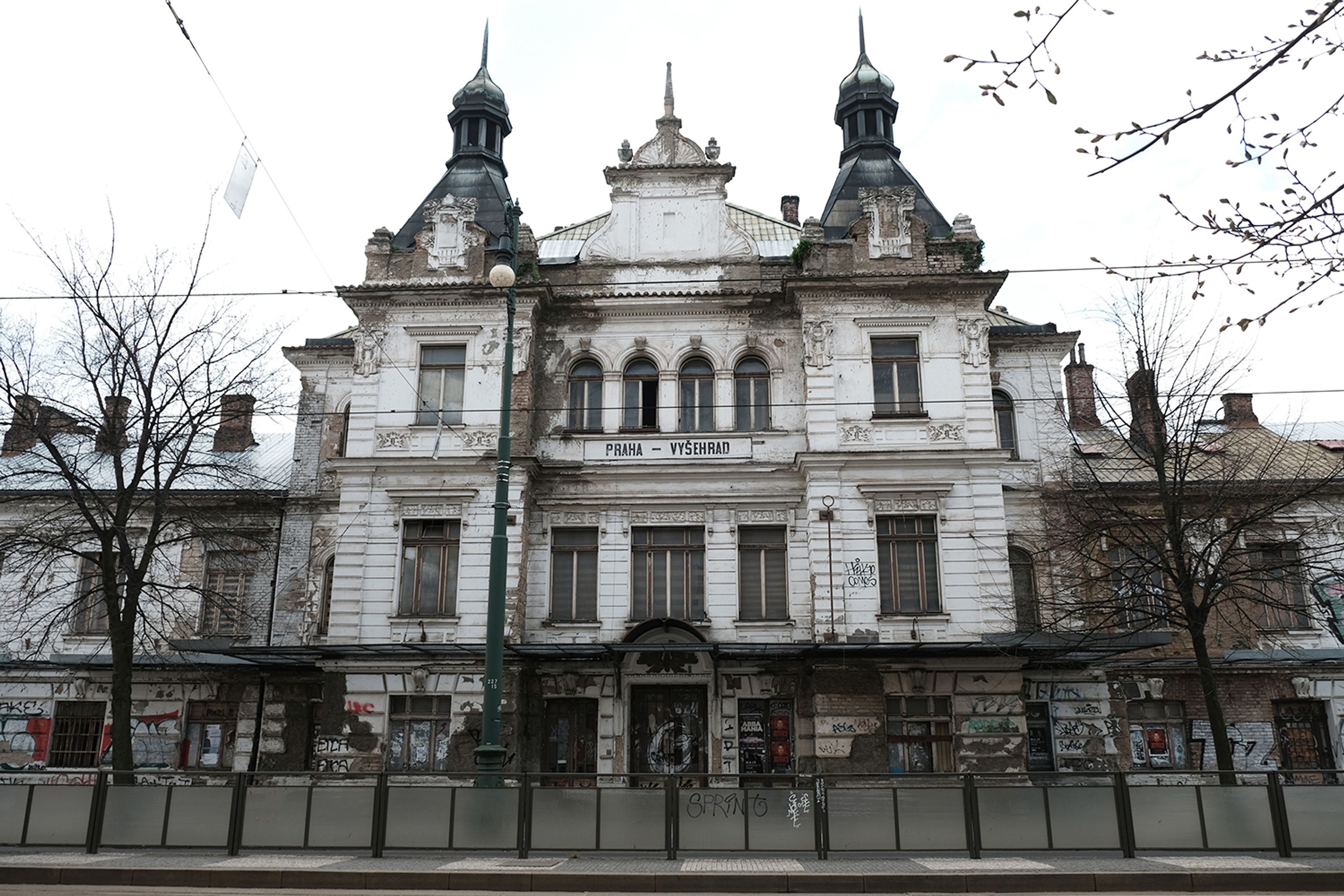 Nádraží Vyšehrad v Praze chátrá - 20 - GALERIE: Nádraží Vyšehrad v Praze chátrá (1/19)