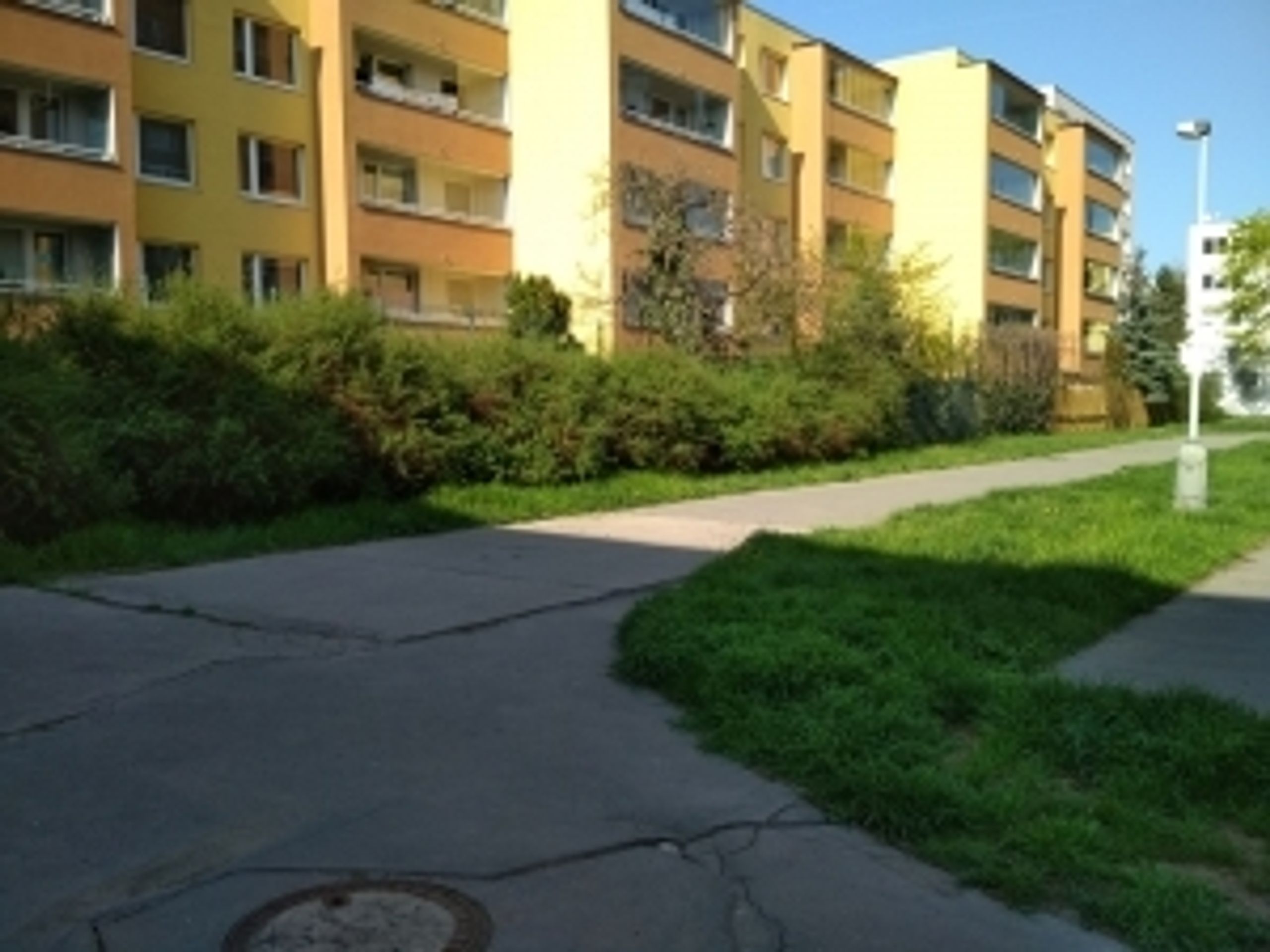 Praha (Žižkov)– spoluvlastnický podíl 1/2 na pozemcích p.č. 3093/1 a 3095/5 - 1 - GALERIE: Nabídka nemovitostí od Ministerstva obrany (49/50)
