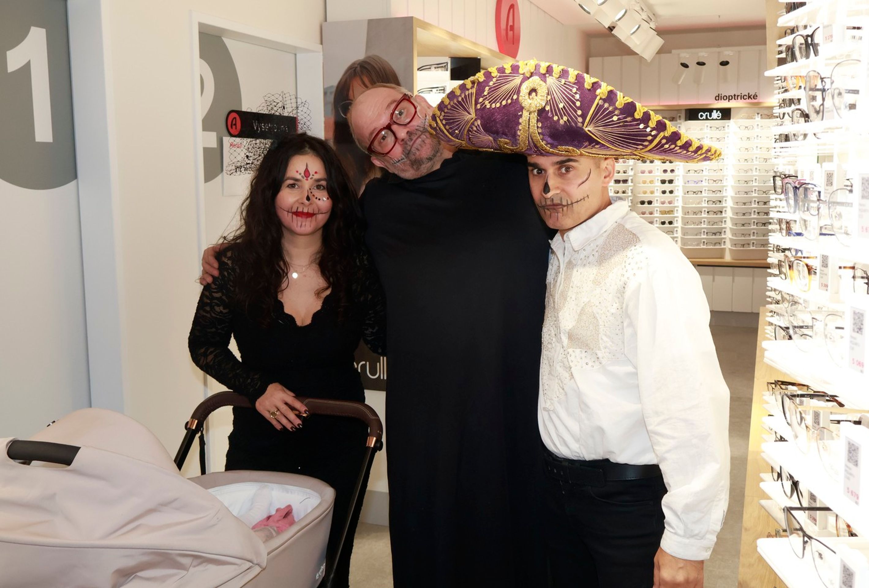 Radek Banga s manželkou a Markem Taclíkem - Radek Banga na halloweenské party (2/3)