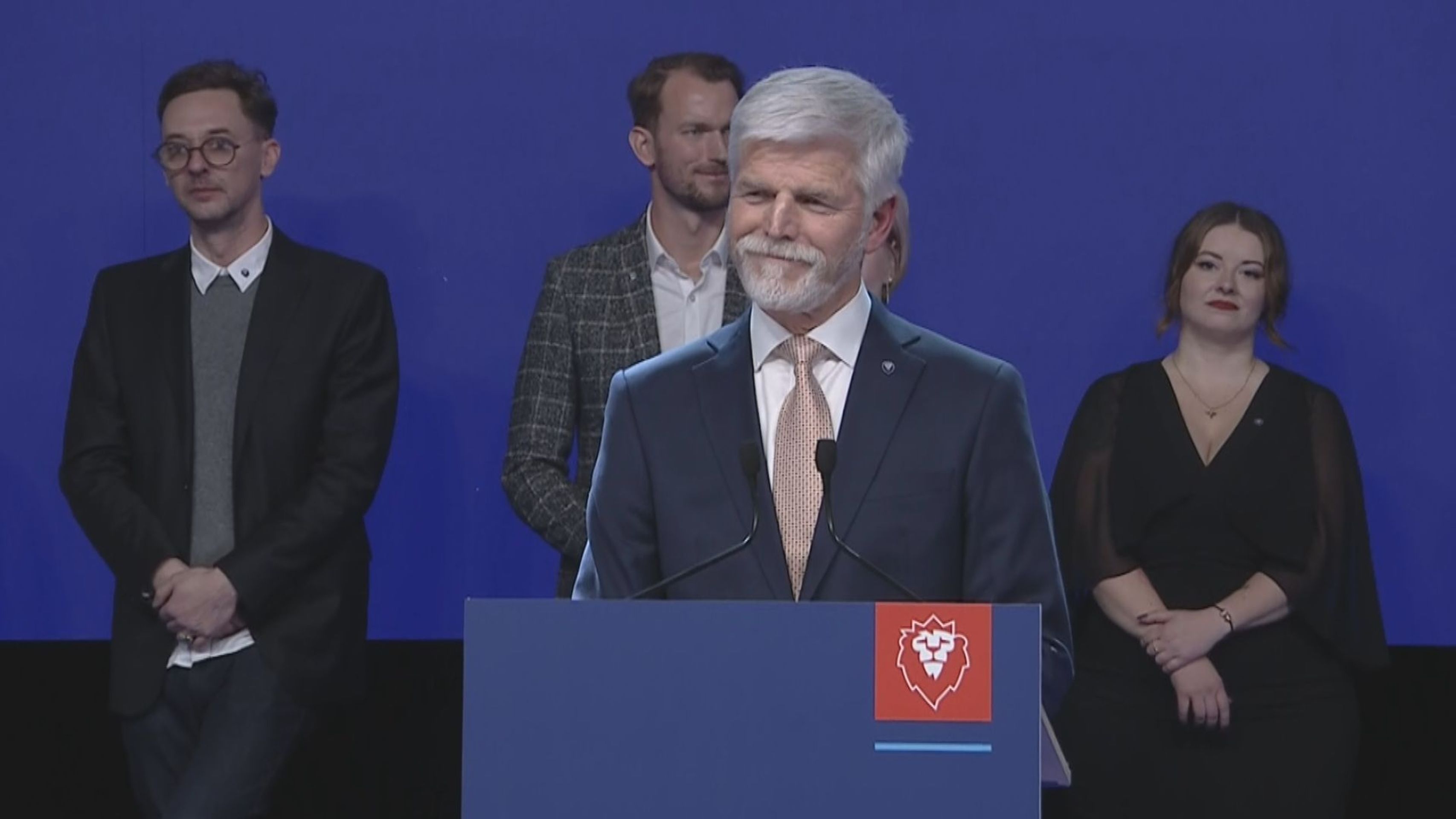 Generál Petr Pavel mluví s novináři - Druhé kolo prezidentských voleb (11/35)
