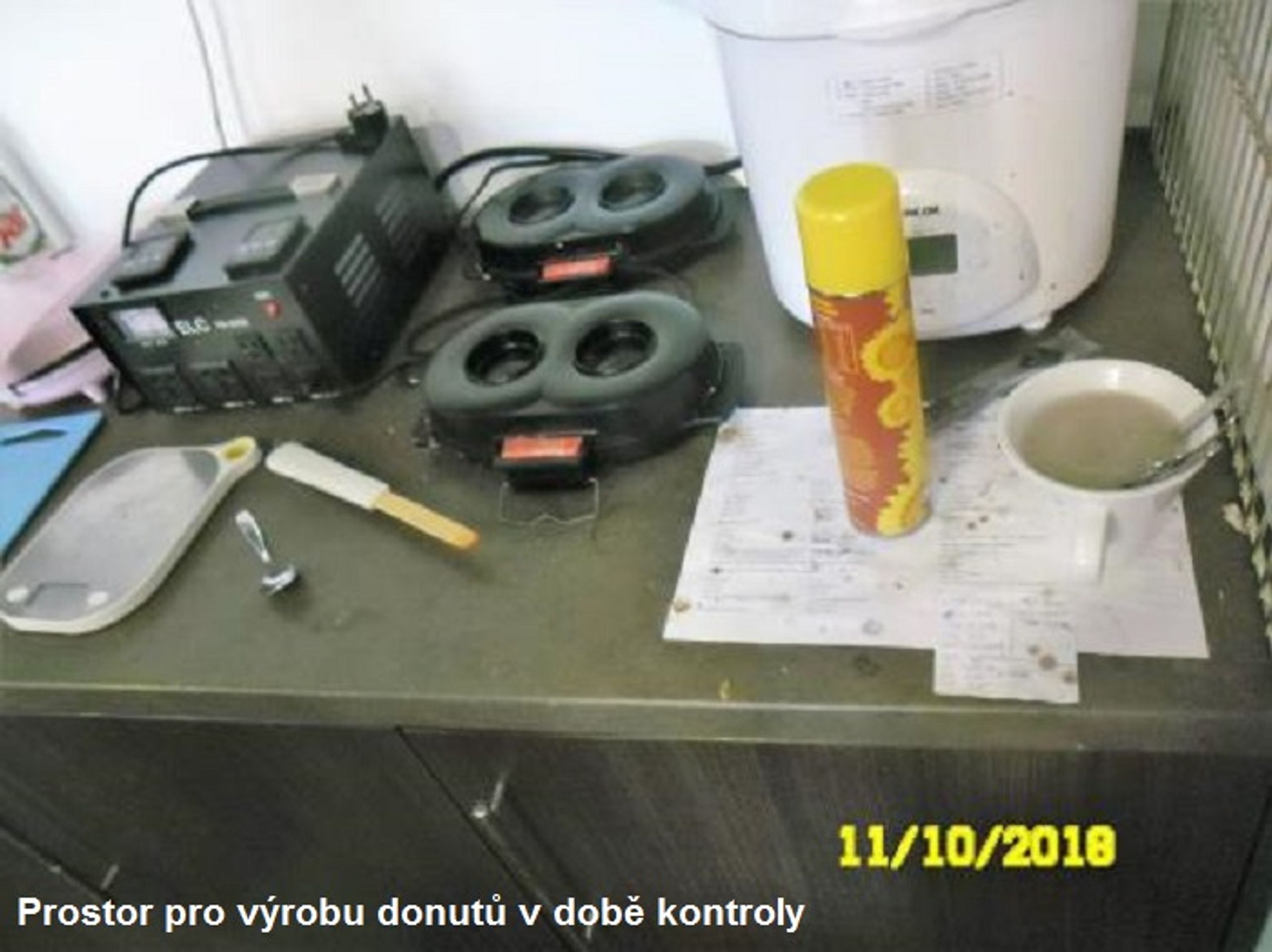 Nevyhovující podmínky v benešovské výrobně donutů - 4 - GALERIE: Nevyhovující podmínky v benešovské výrobně donutů (4/5)