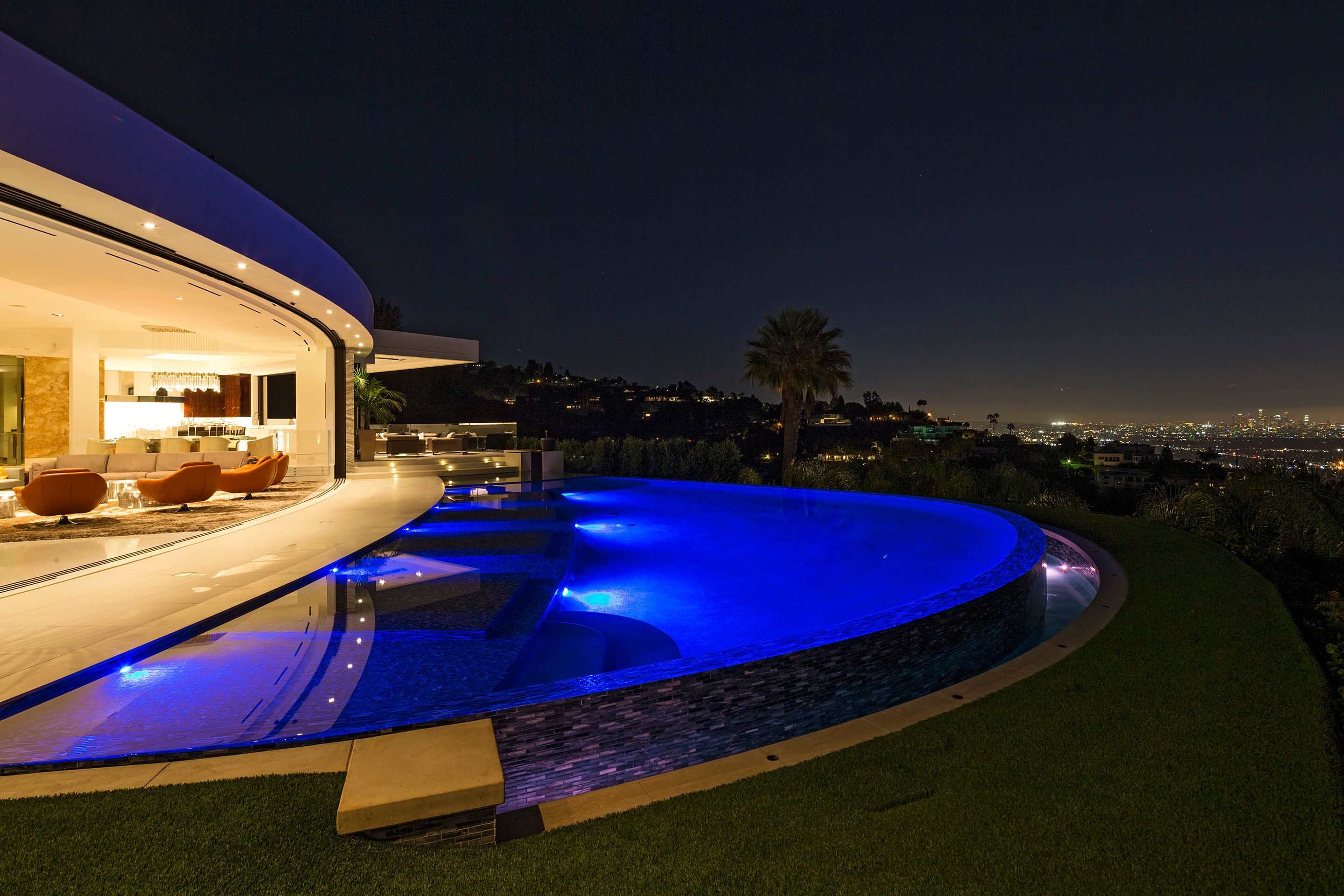Tohle je nejdražší dům v Beverly Hills - 13 - Galerie: Tohle je nejdražší dům v Beverly Hills (13/14)