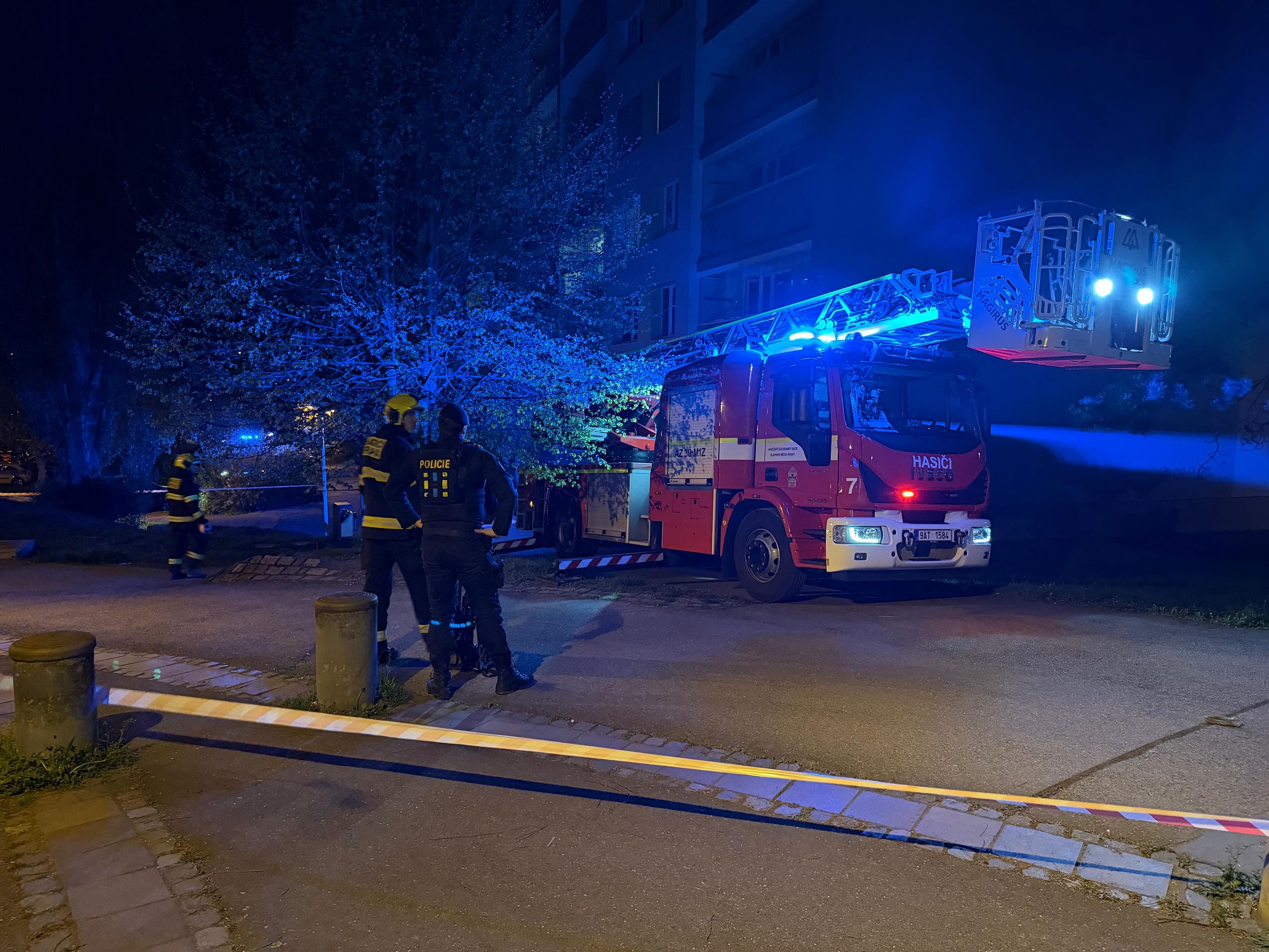 Zásah zásahové jednotky - Zásah policie v pražských Stodůlkách (4/12)