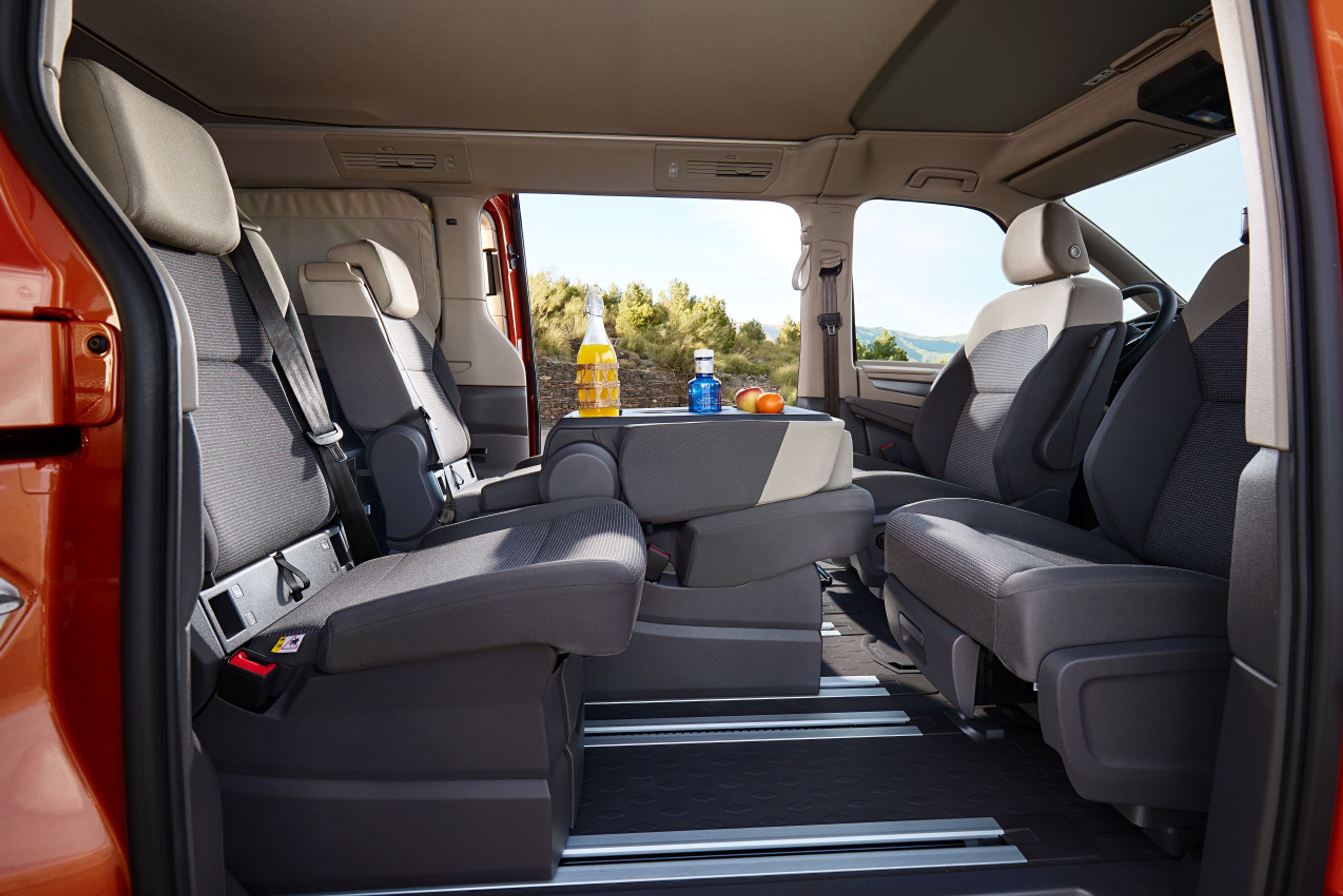 Nová California od Volkswagenu - Ikona kempovacích aut. VW California vyjíždí v nové generaci (3/15)