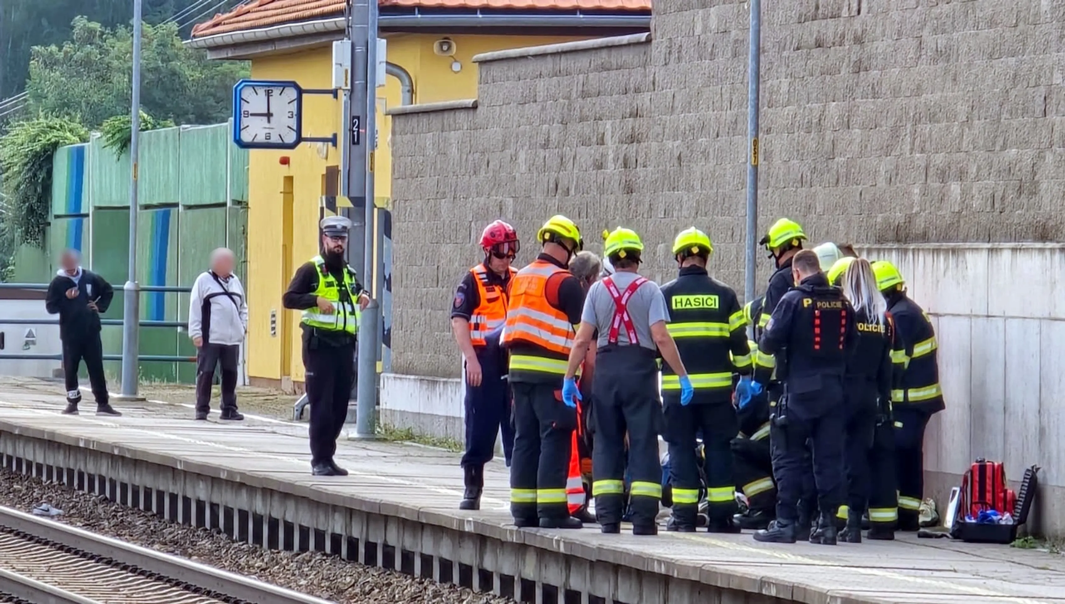 Srážka osoby vlakem v Ejpovicích - Srážka osoby vlakem v Ejpovicích (2/5)