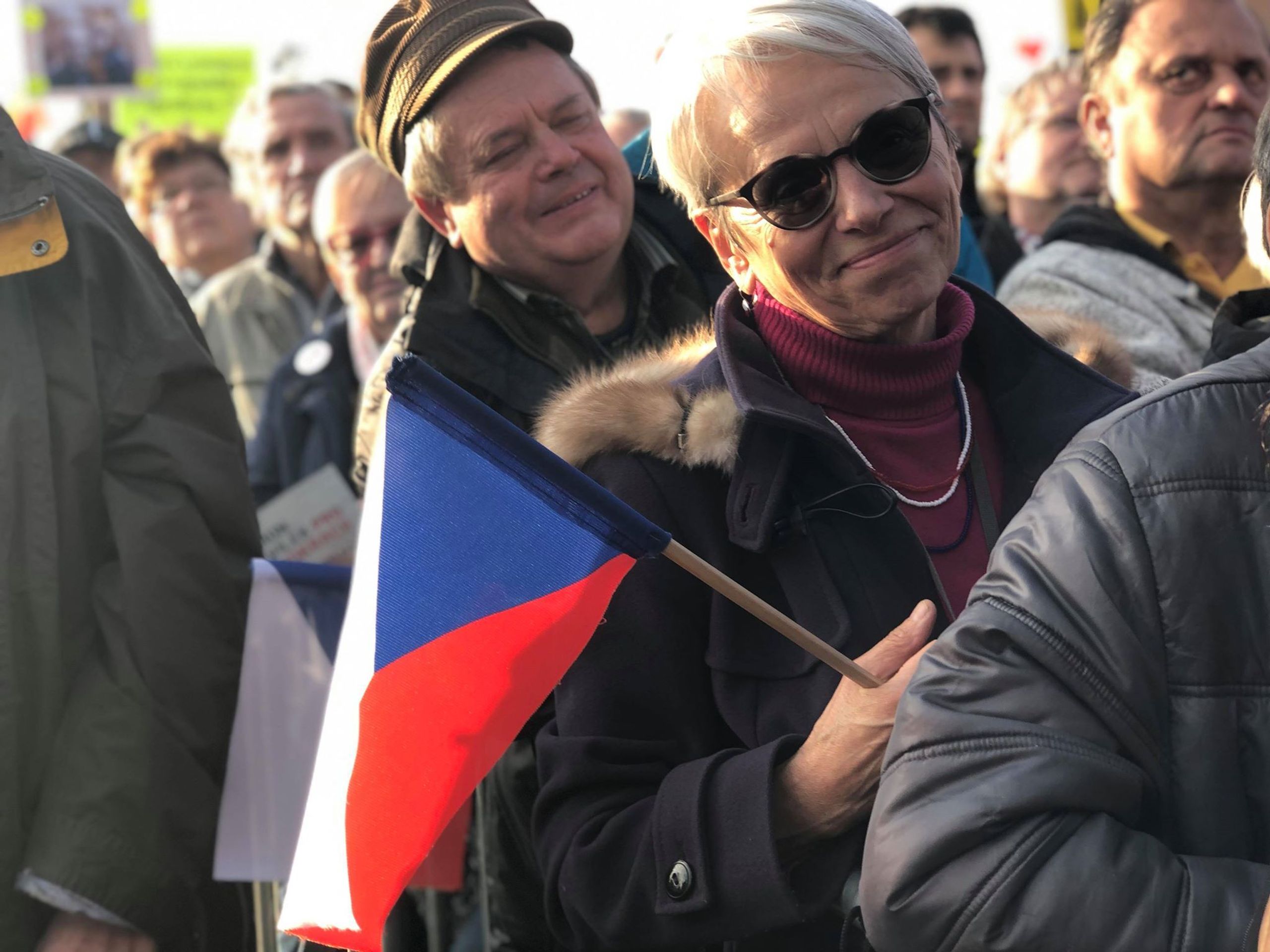 Na Letné protestuje přes 200 tisíc lidí - 9 - GALERIE: Demonstrace na Letné - 16. listopadu (6/14)