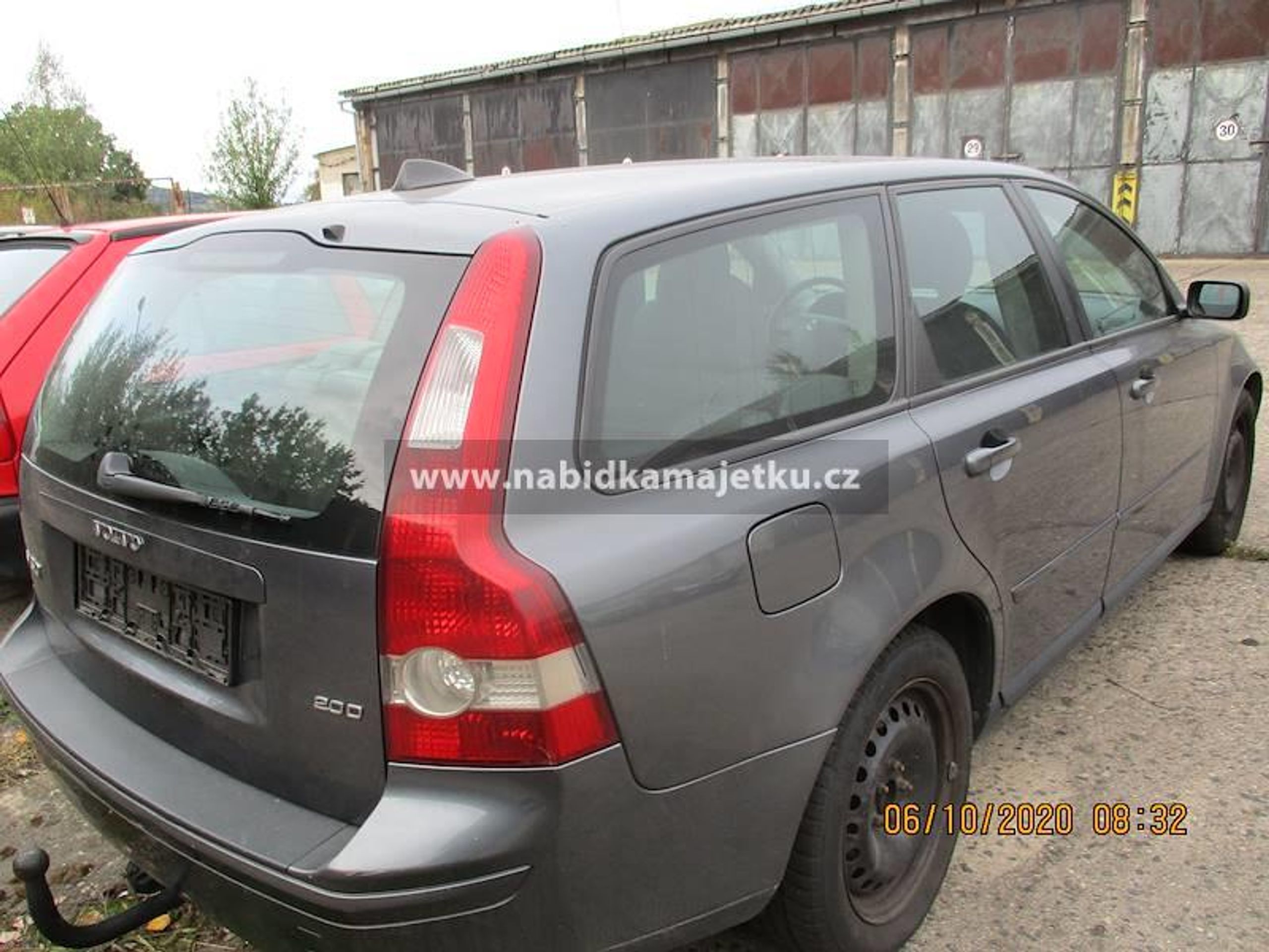 OSOBNÍ AUTOMOBIL VOLVO V50 2.0D KOMBI - 30 500,00 KČ - GALERIE: Dražby aut (4/9)