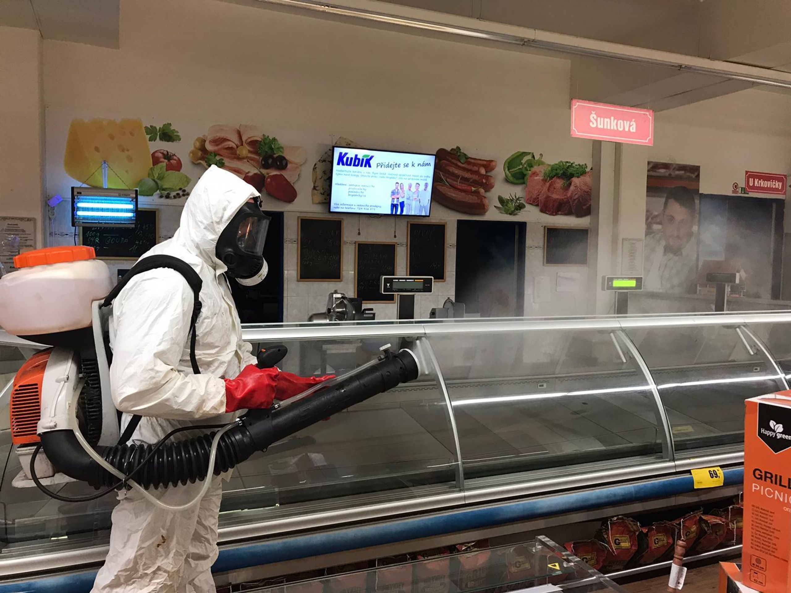 Uzavření supermarketu v Litomyšli kvůli koronaviru - 4 - GALERIE: Uzavření supermarketu v Litomyšli kvůli koronaviru (4/7)